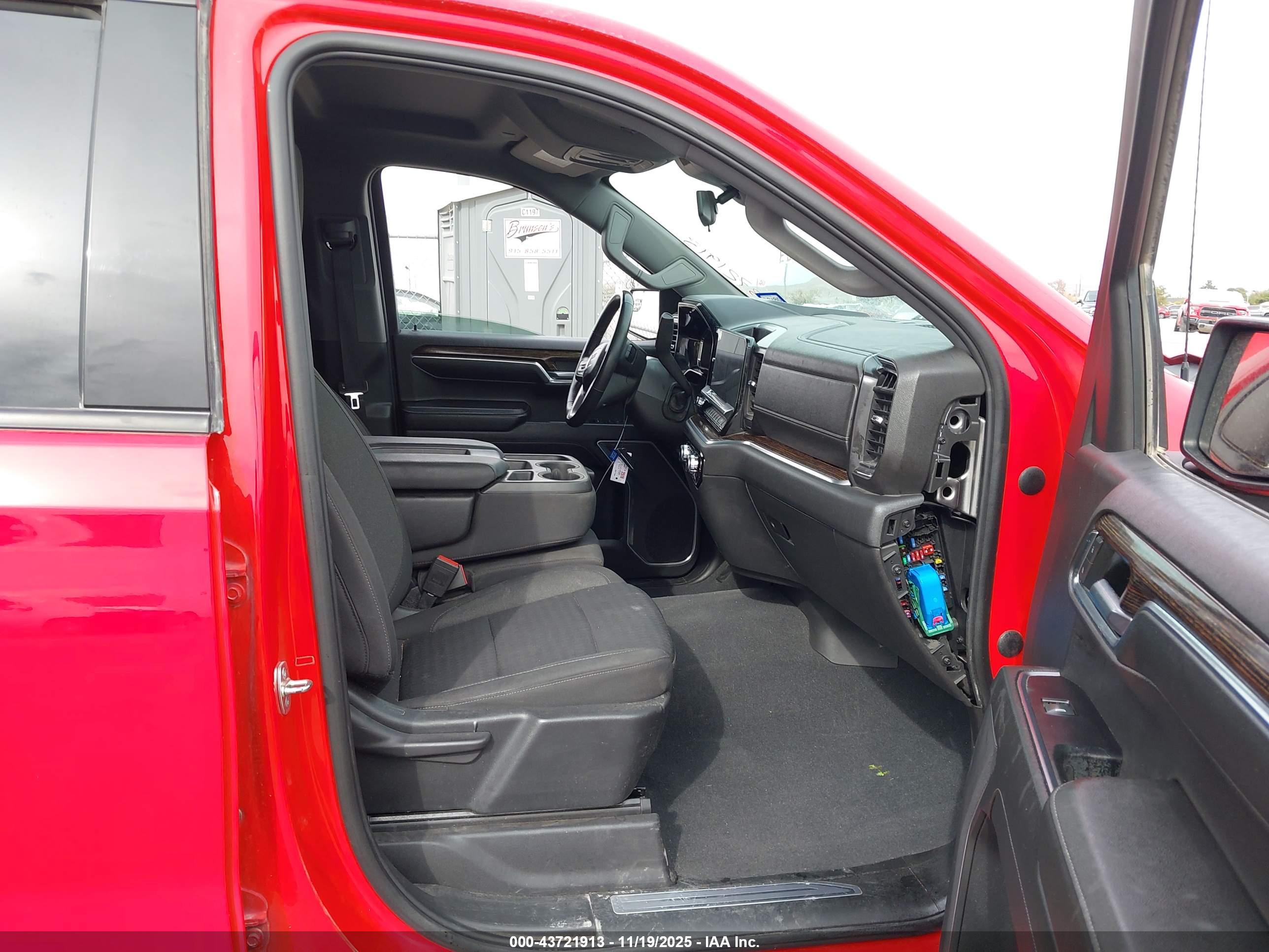 GMC SIERRA image 5