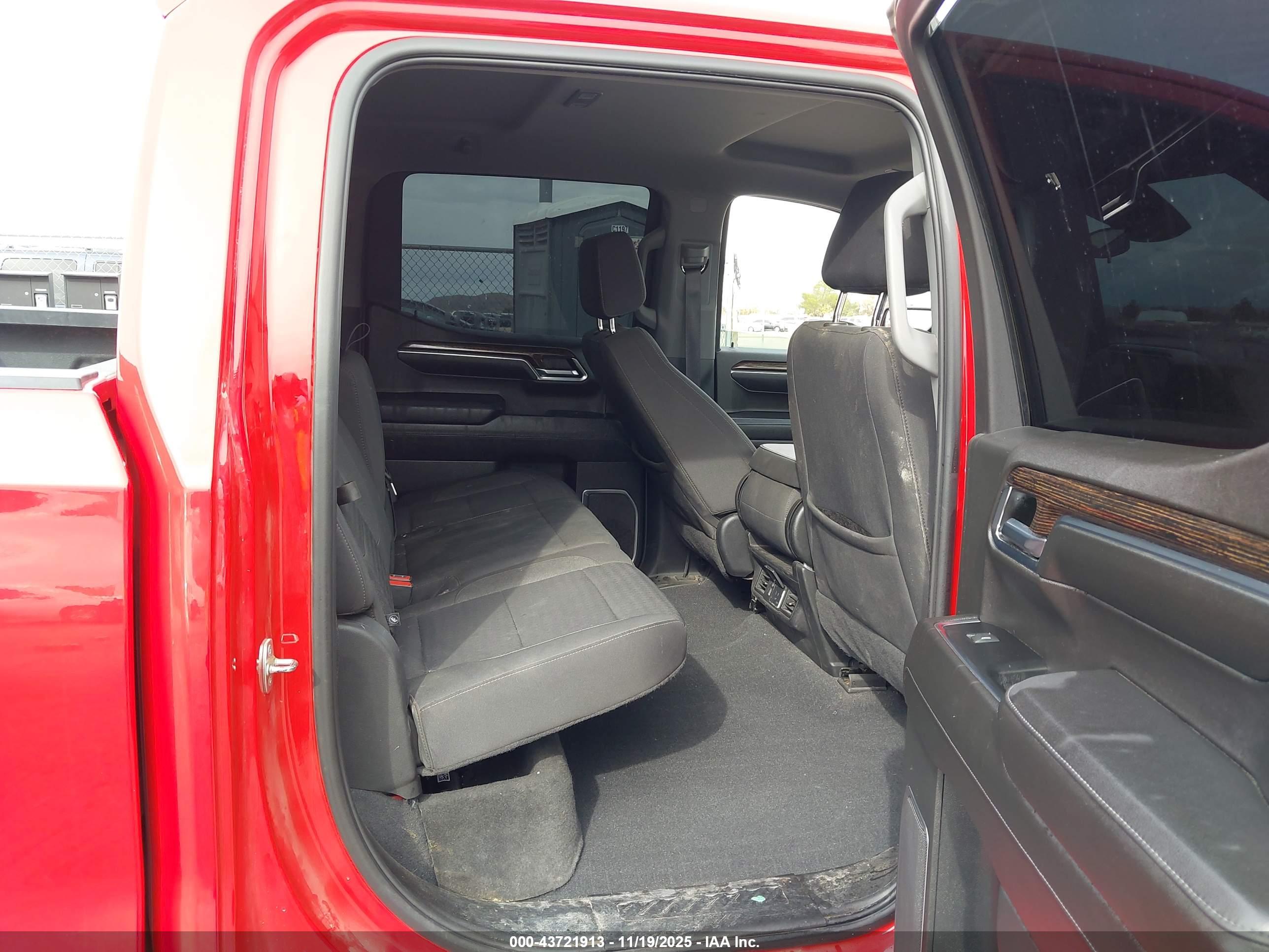 GMC SIERRA image 8
