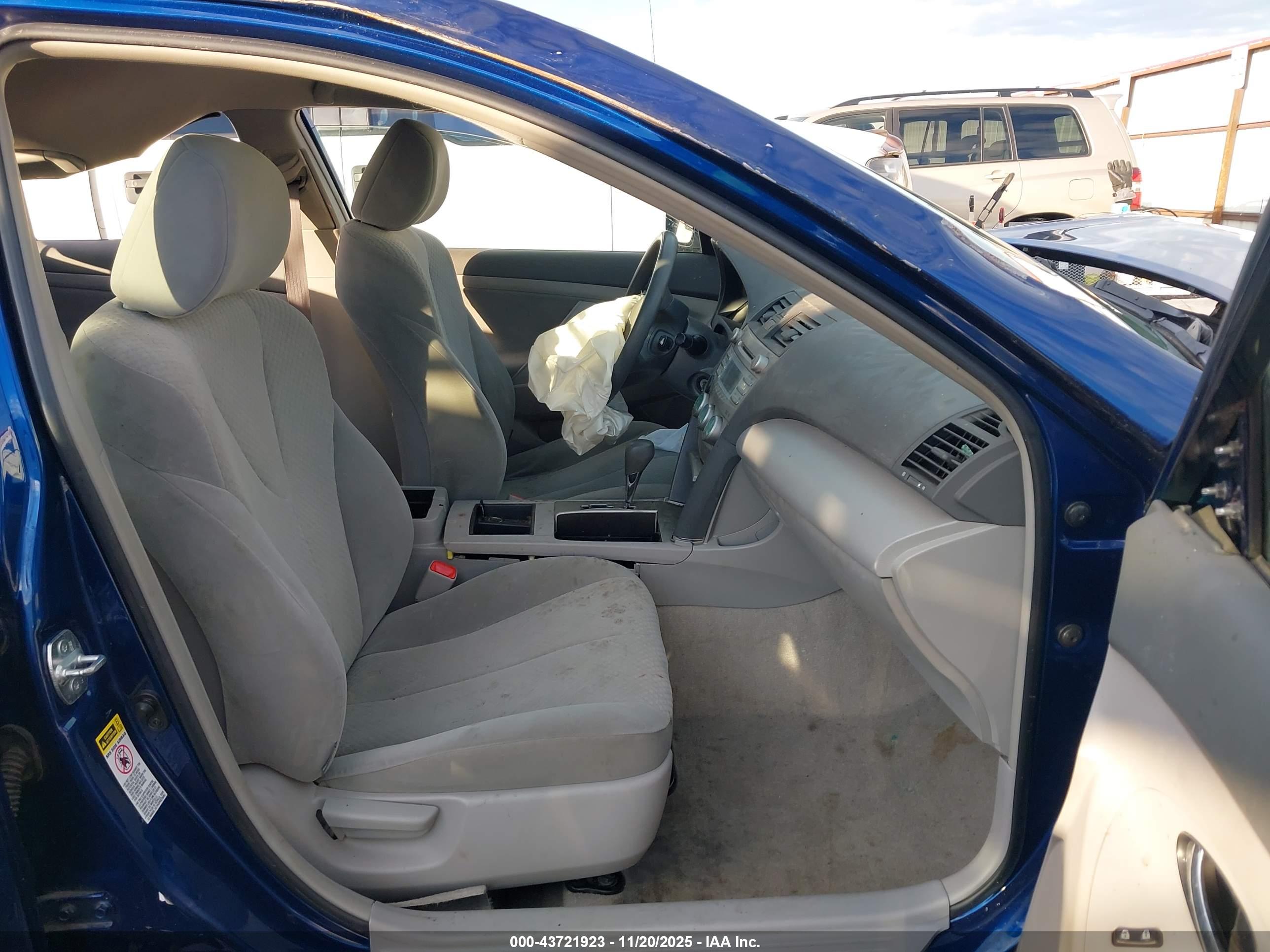TOYOTA CAMRY image 5