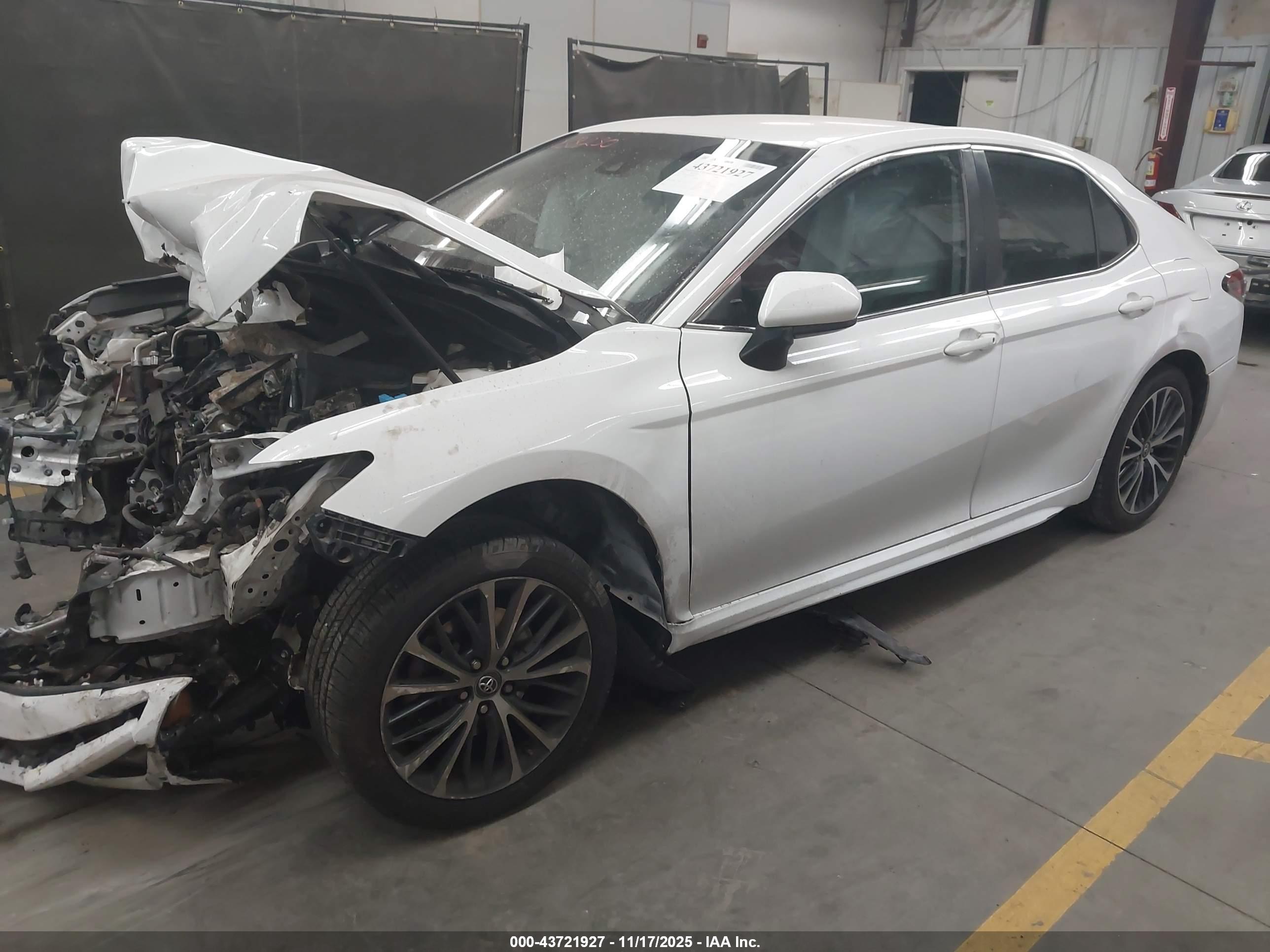 TOYOTA CAMRY image 2