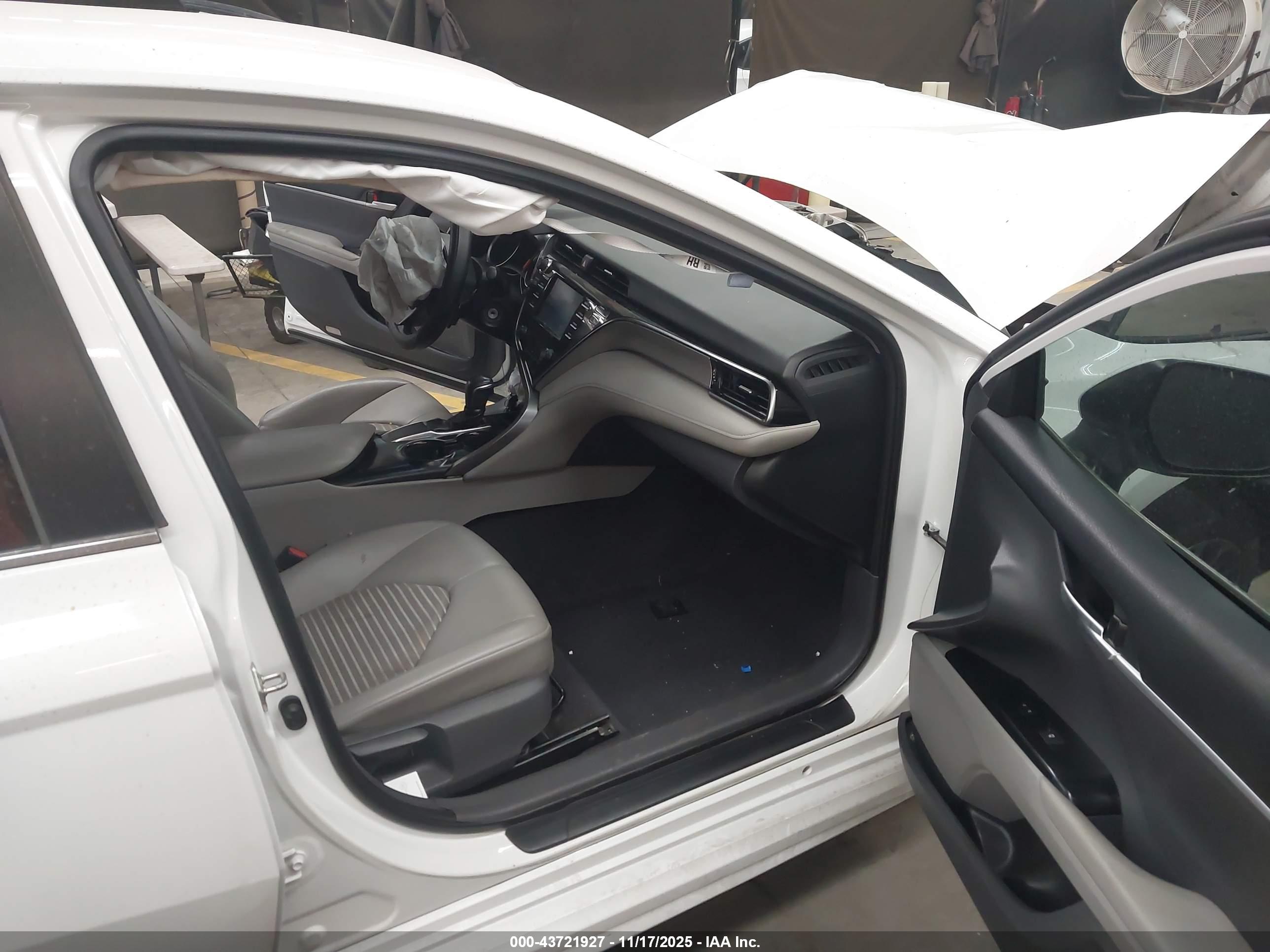 TOYOTA CAMRY image 5