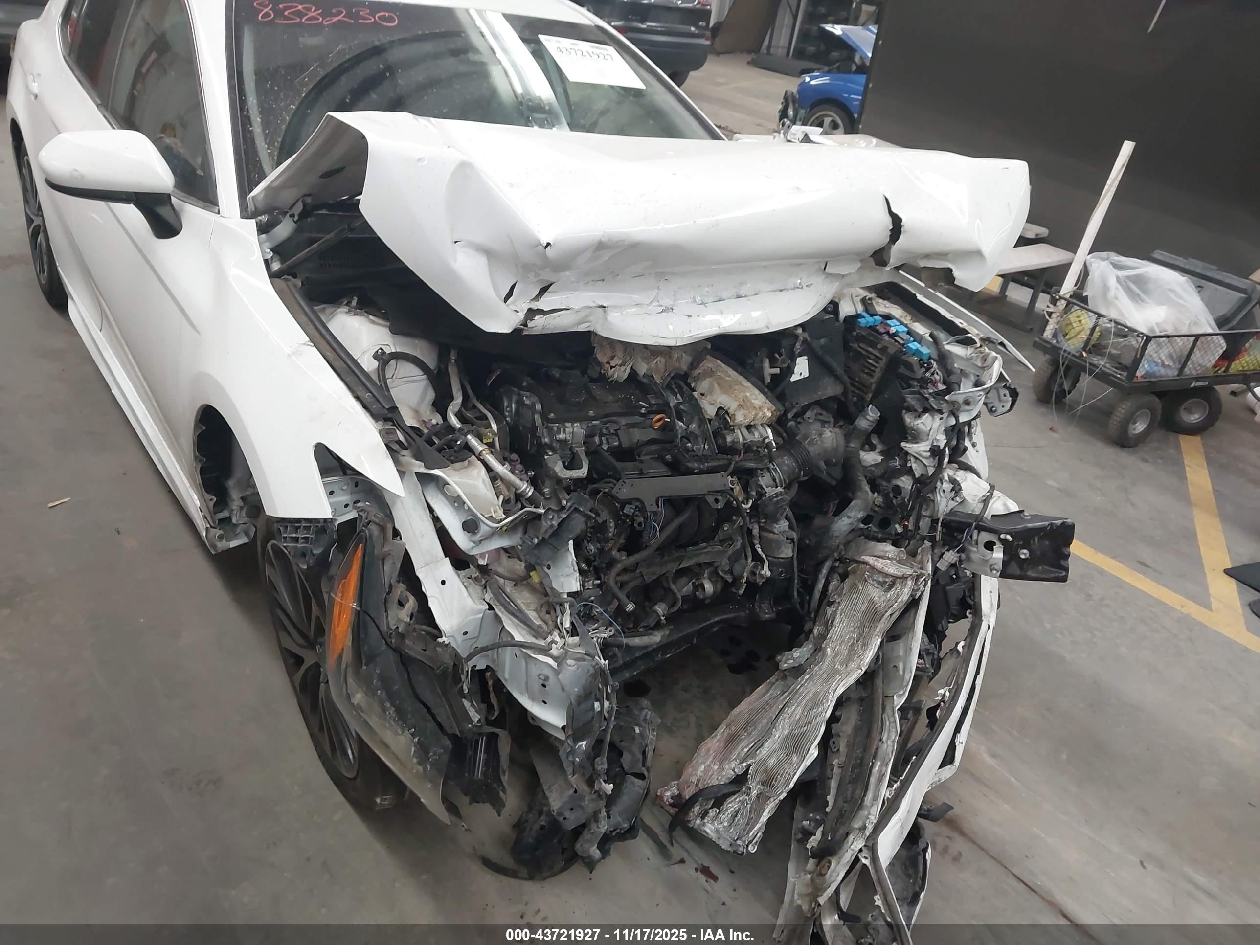 TOYOTA CAMRY image 6