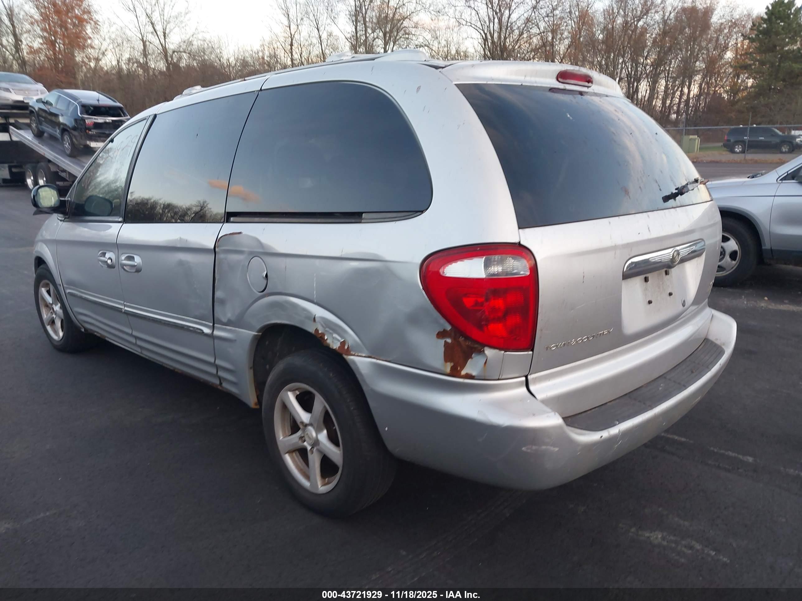 CHRYSLER TOWN image 3