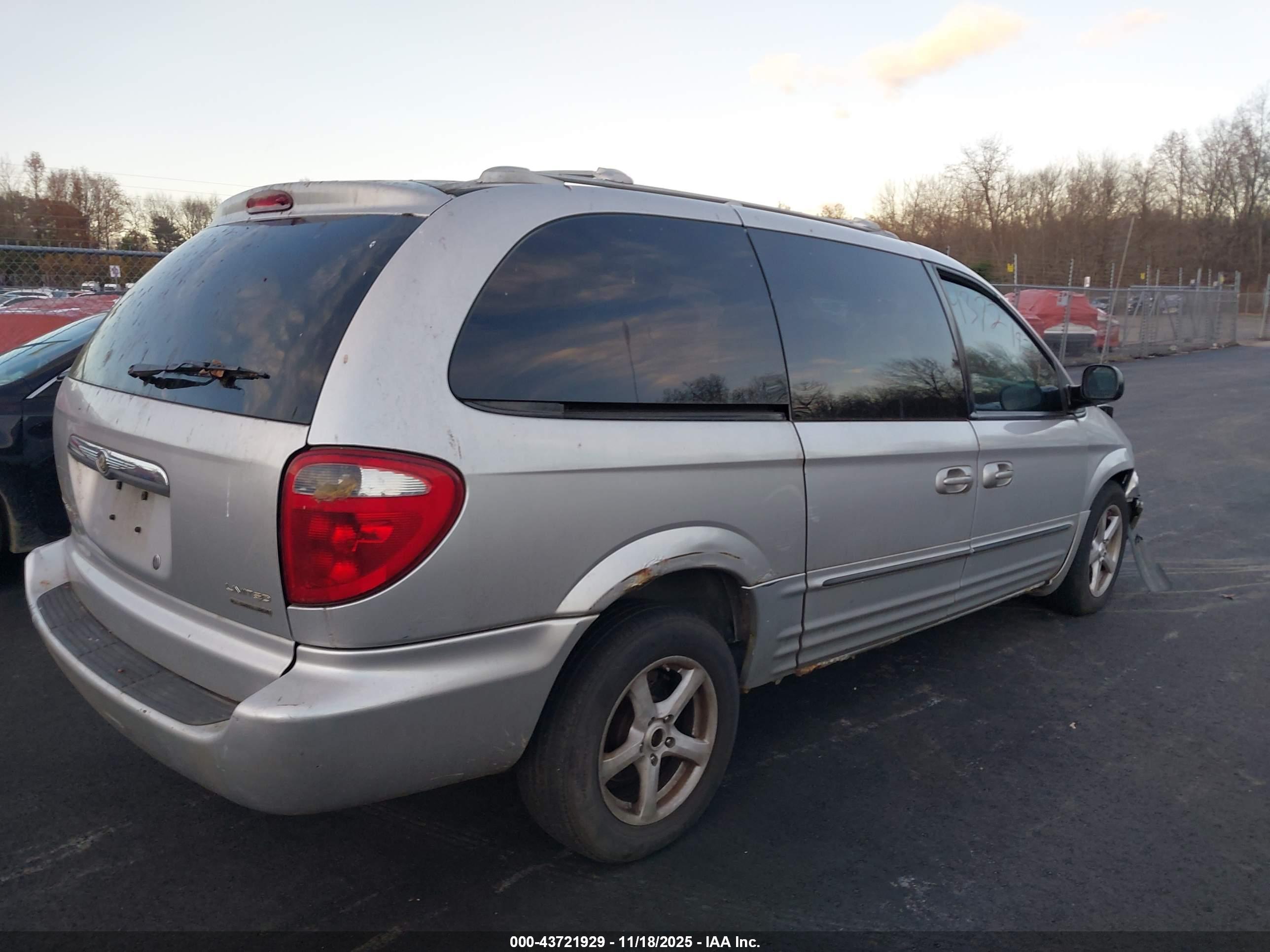 CHRYSLER TOWN image 4