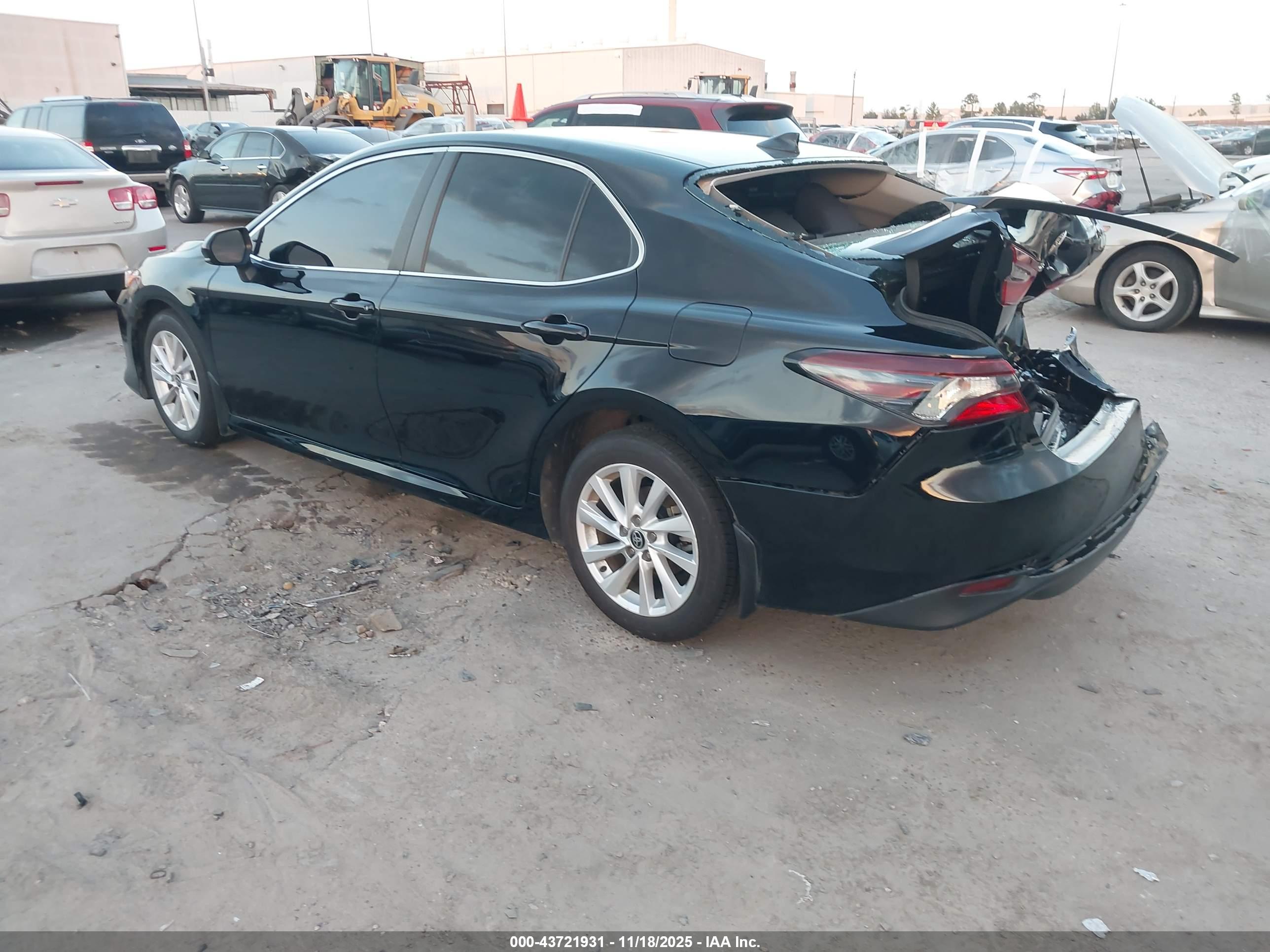 TOYOTA CAMRY image 3