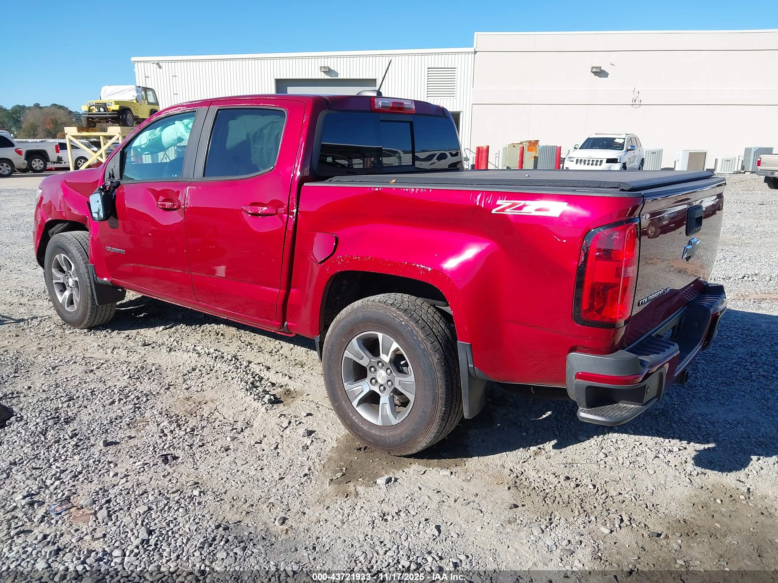 CHEVROLET COLORADO image 3