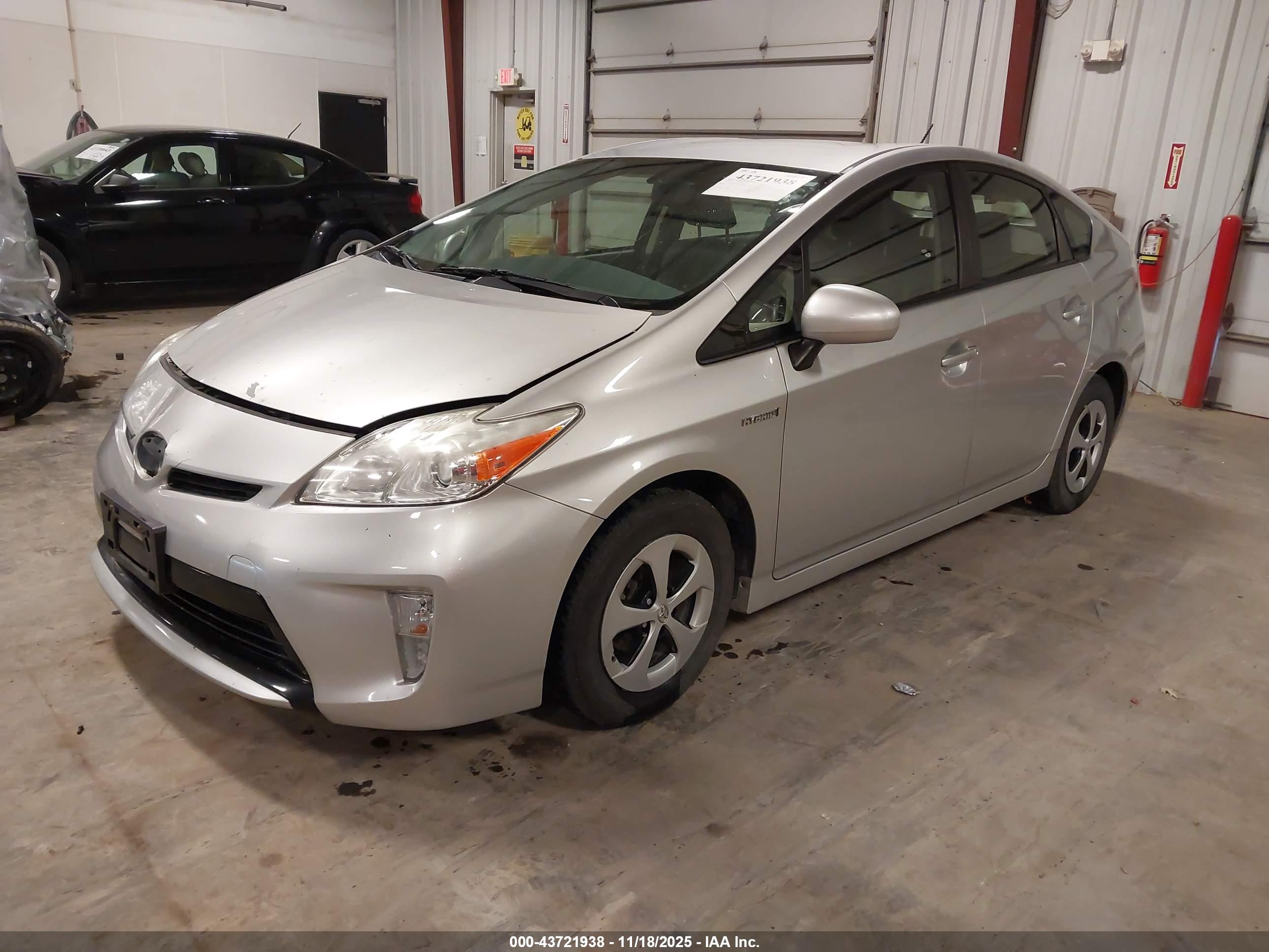 TOYOTA PRIUS image 2