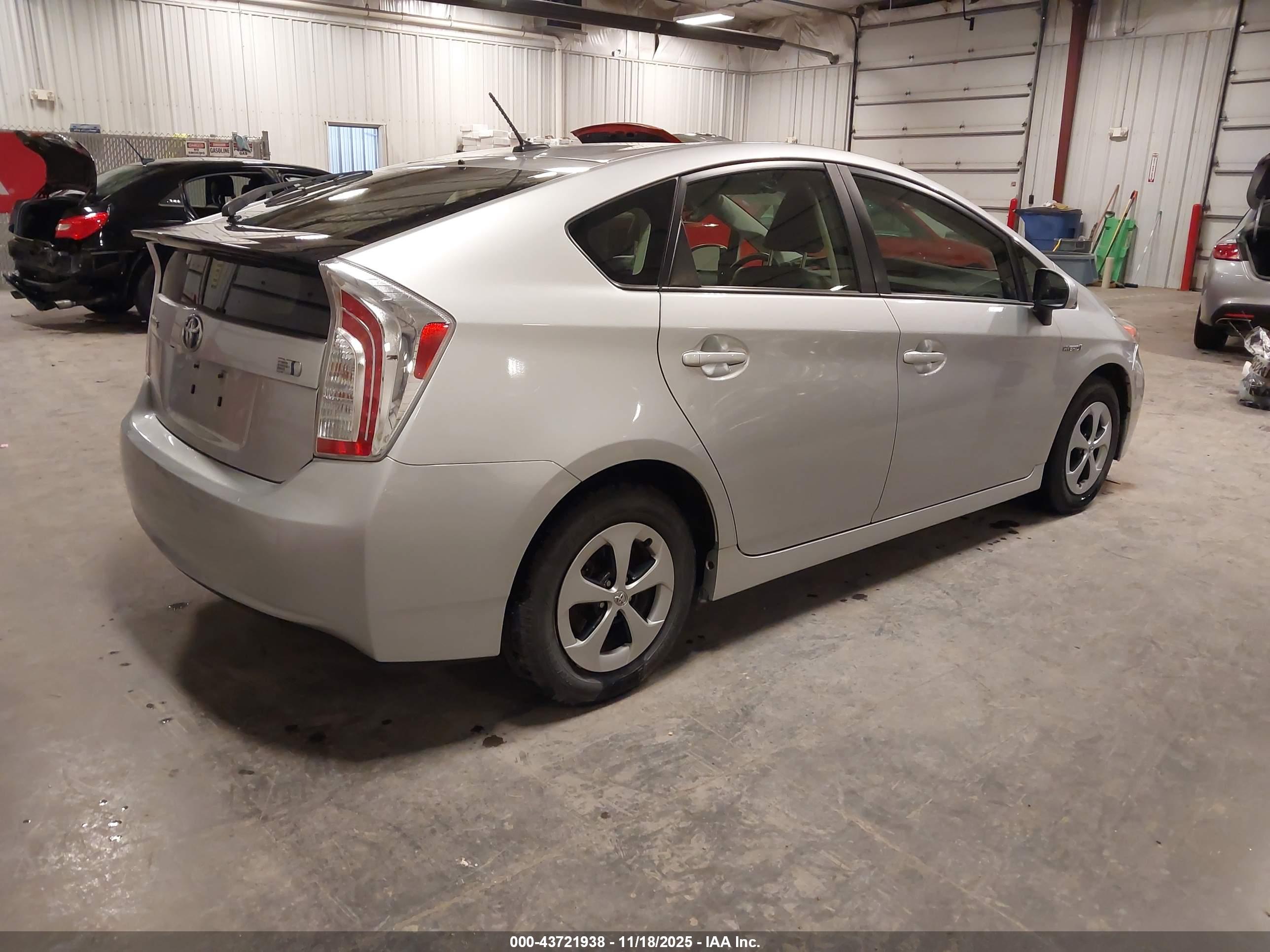 TOYOTA PRIUS image 4