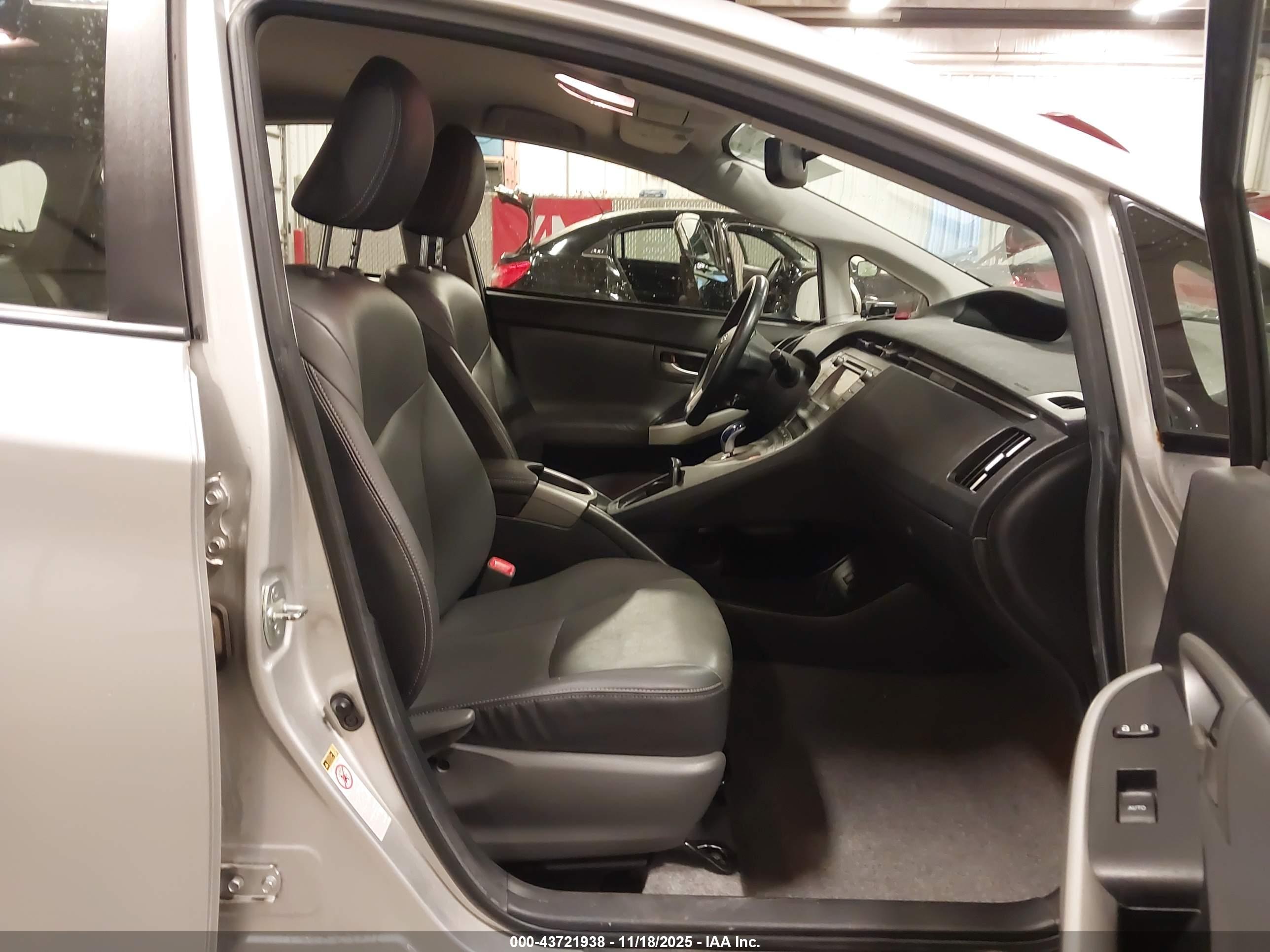 TOYOTA PRIUS image 5