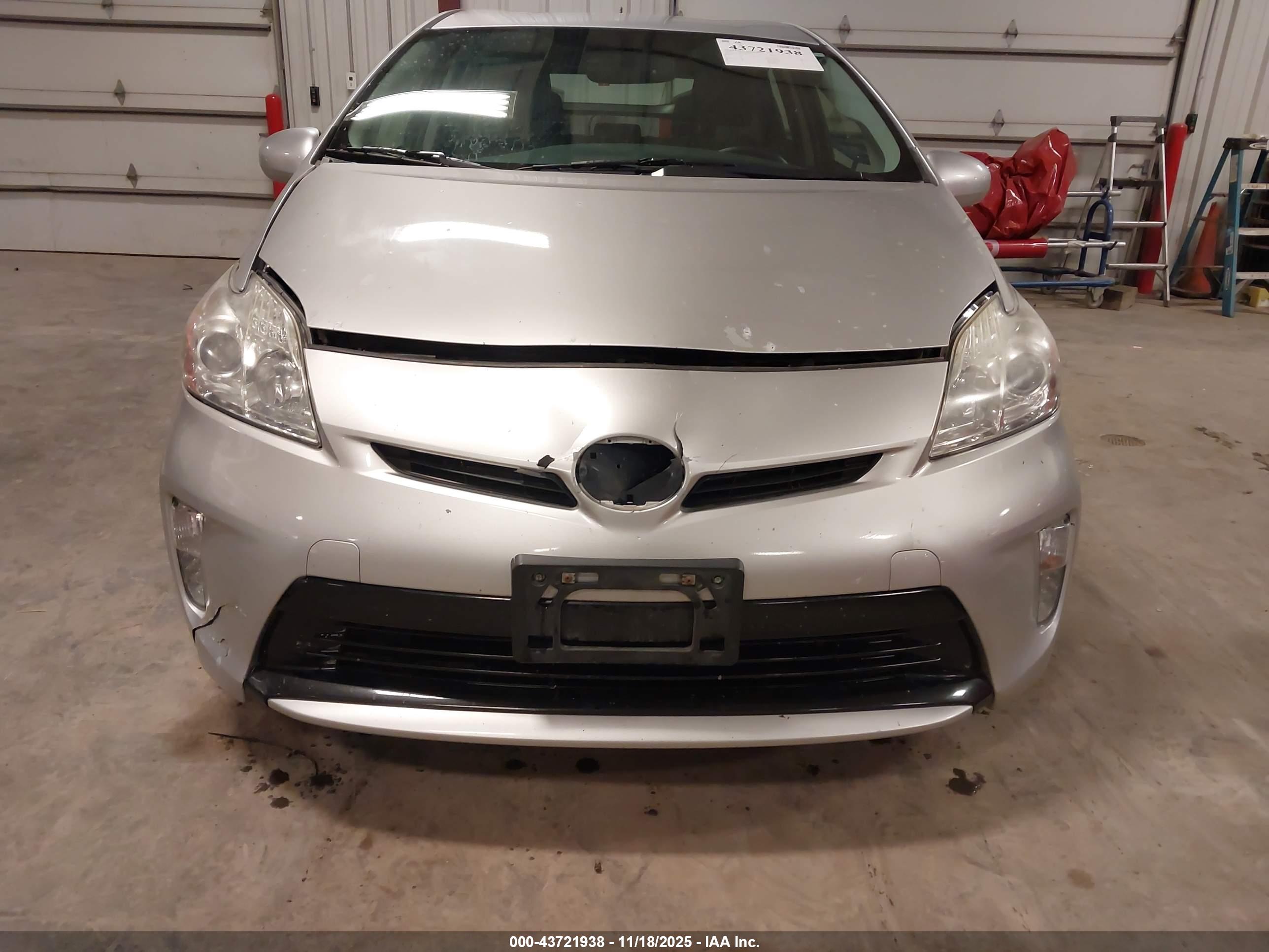 TOYOTA PRIUS image 6
