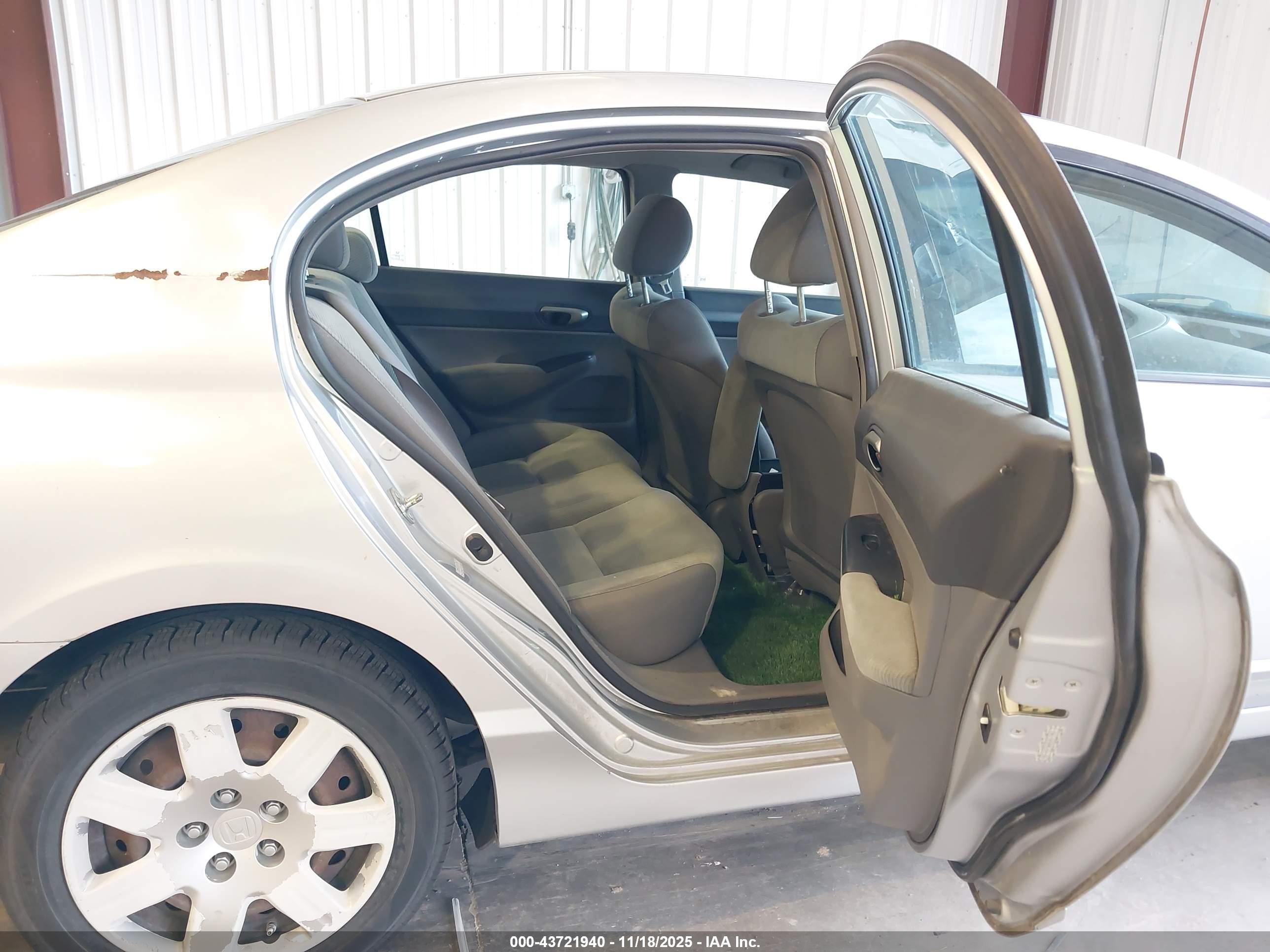 HONDA CIVIC image 8