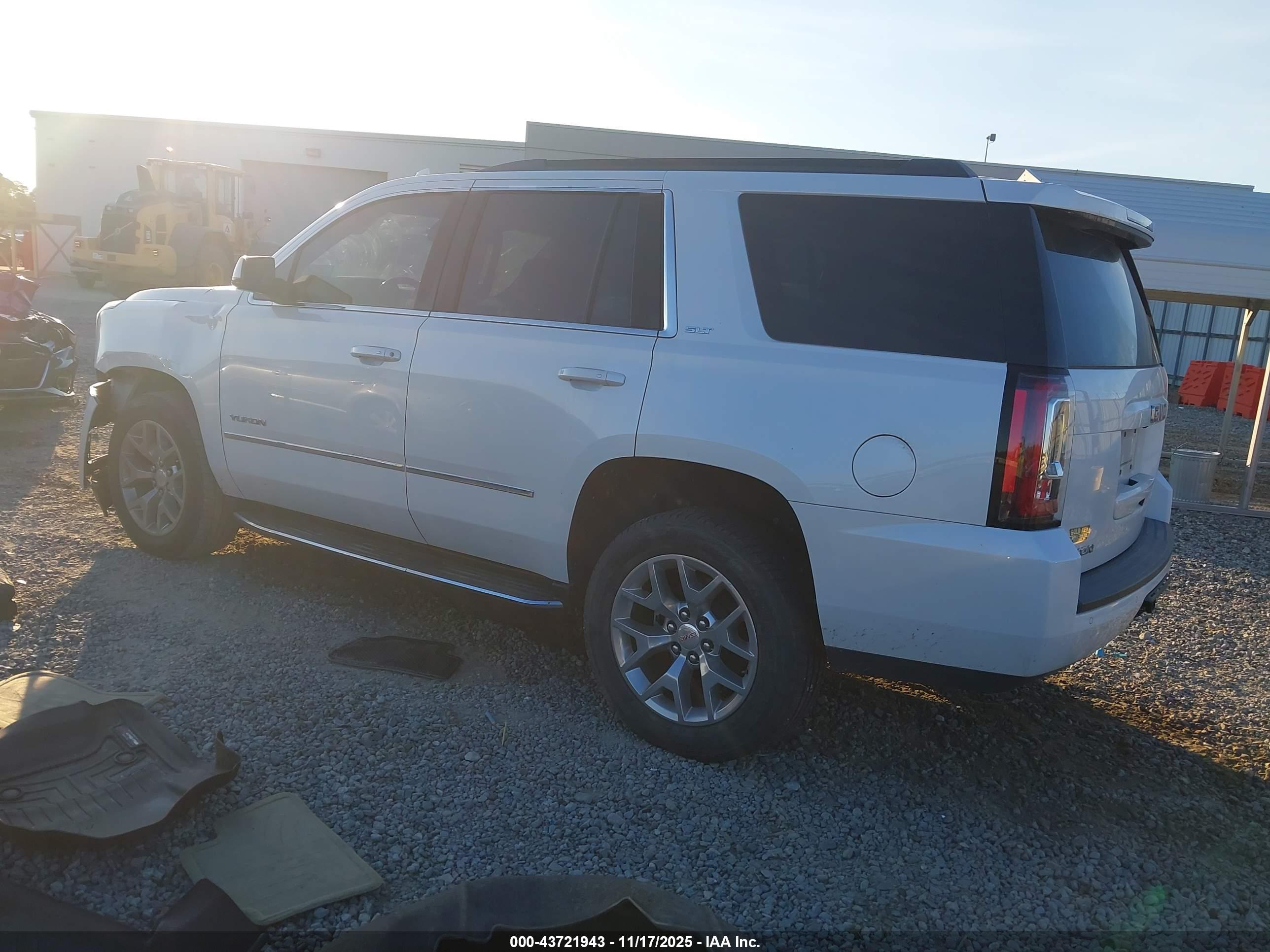 GMC YUKON image 3