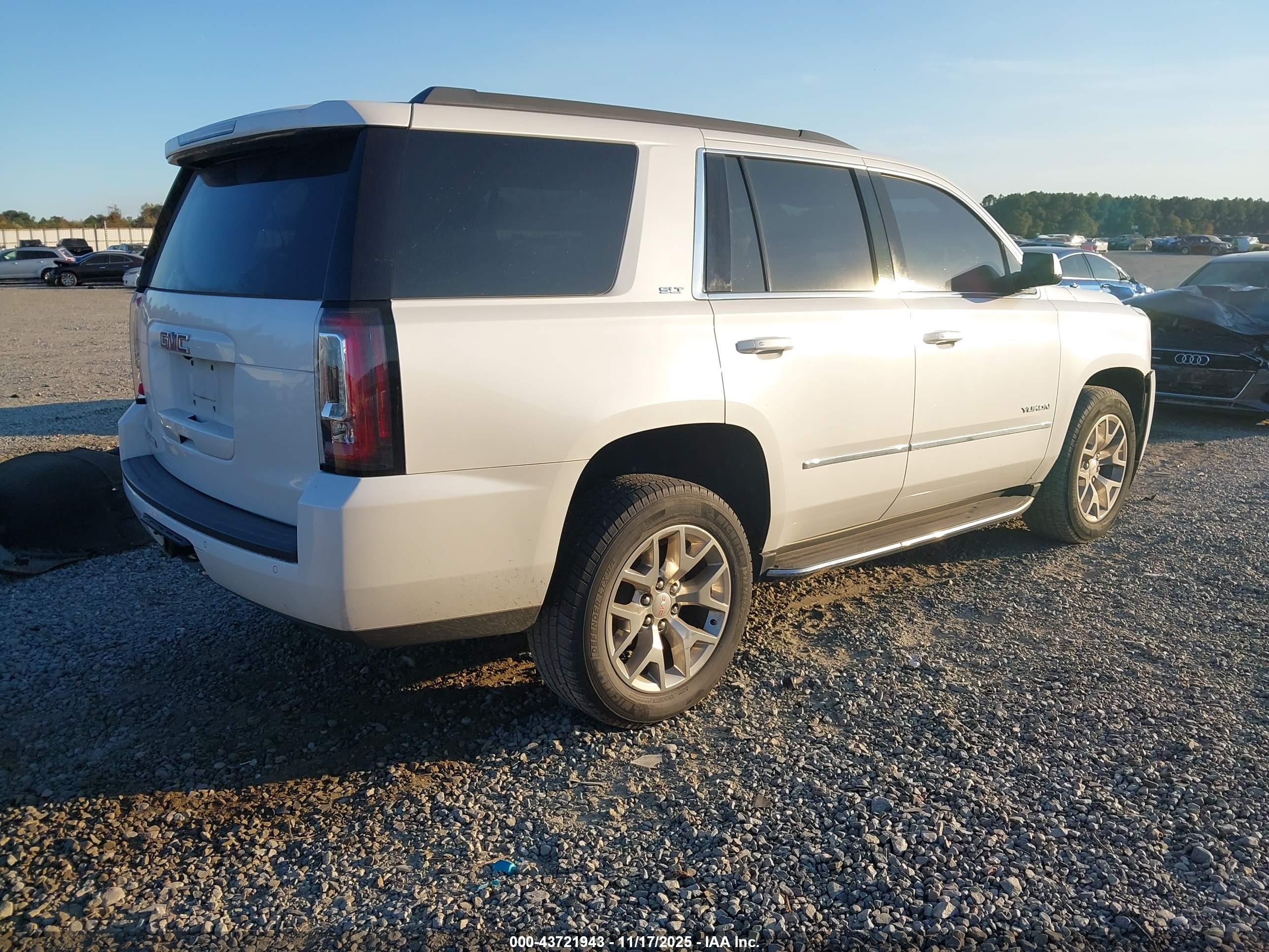 GMC YUKON image 4