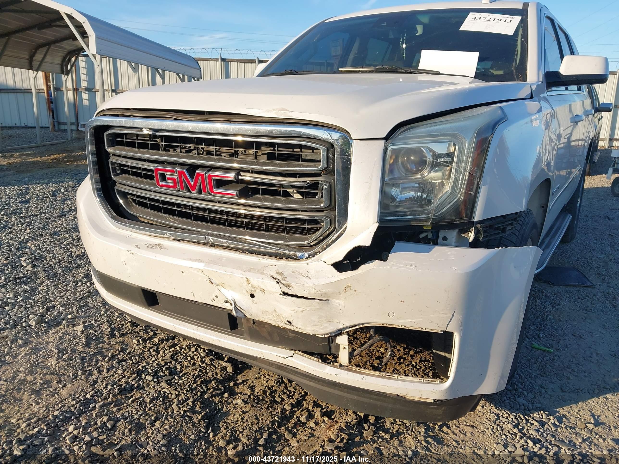 GMC YUKON image 6