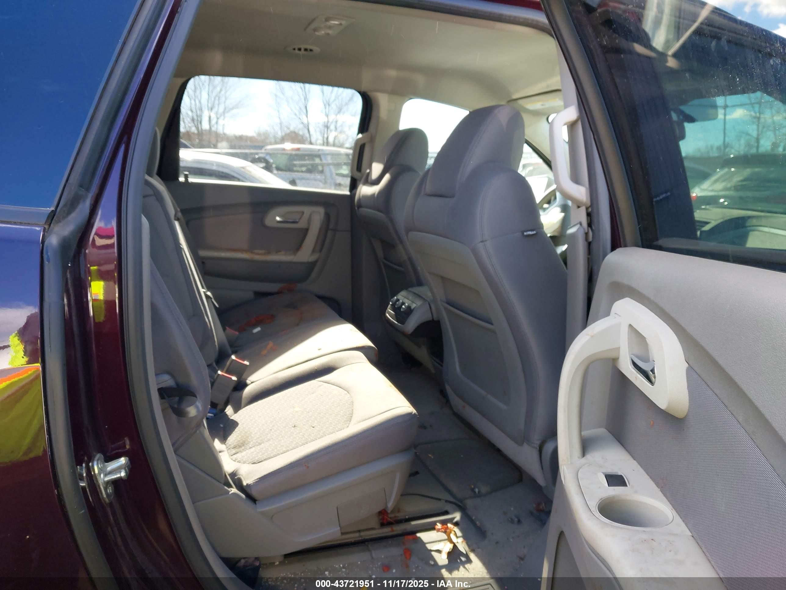 CHEVROLET TRAVERSE image 8