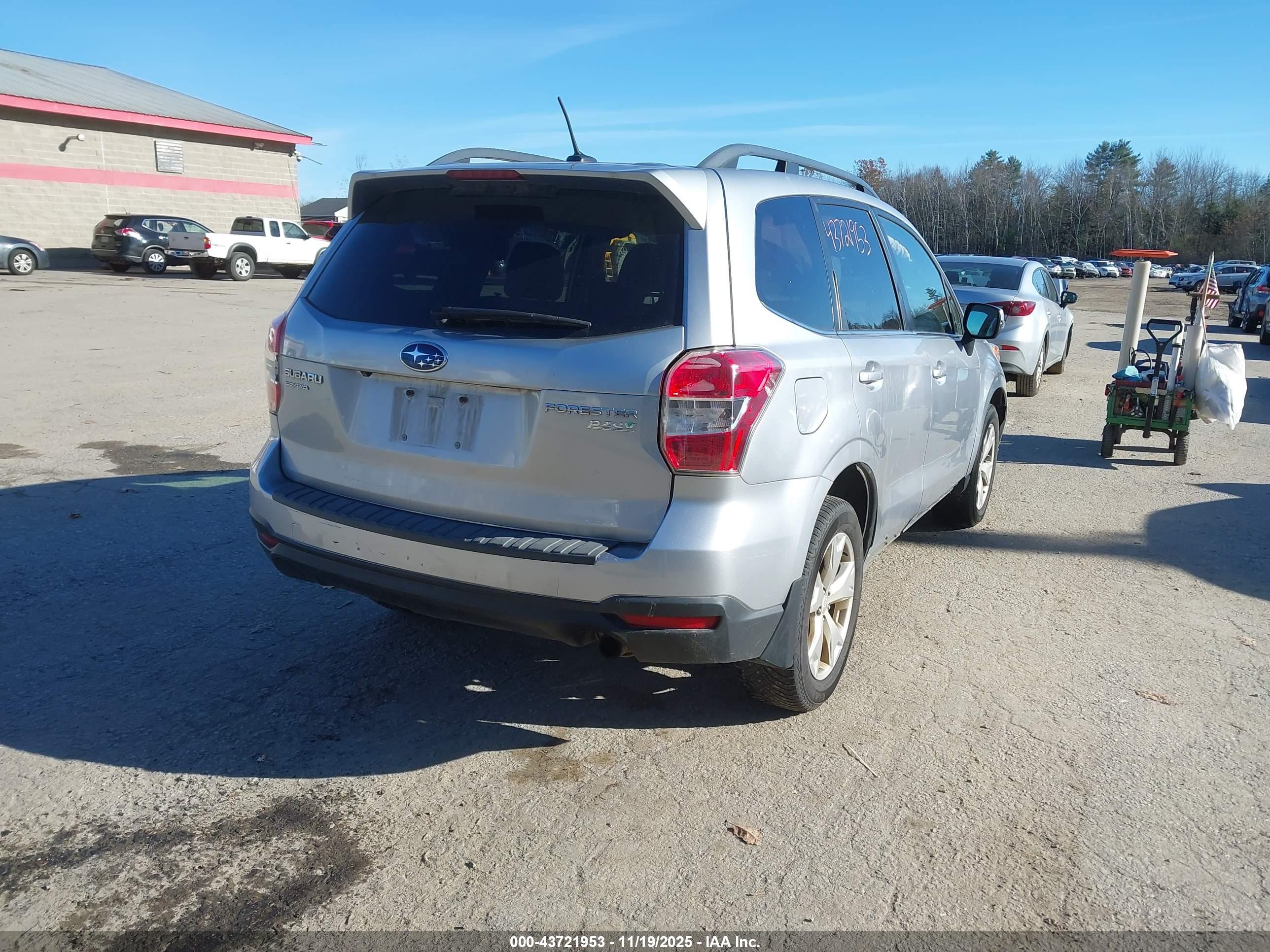 SUBARU FORESTER image 4