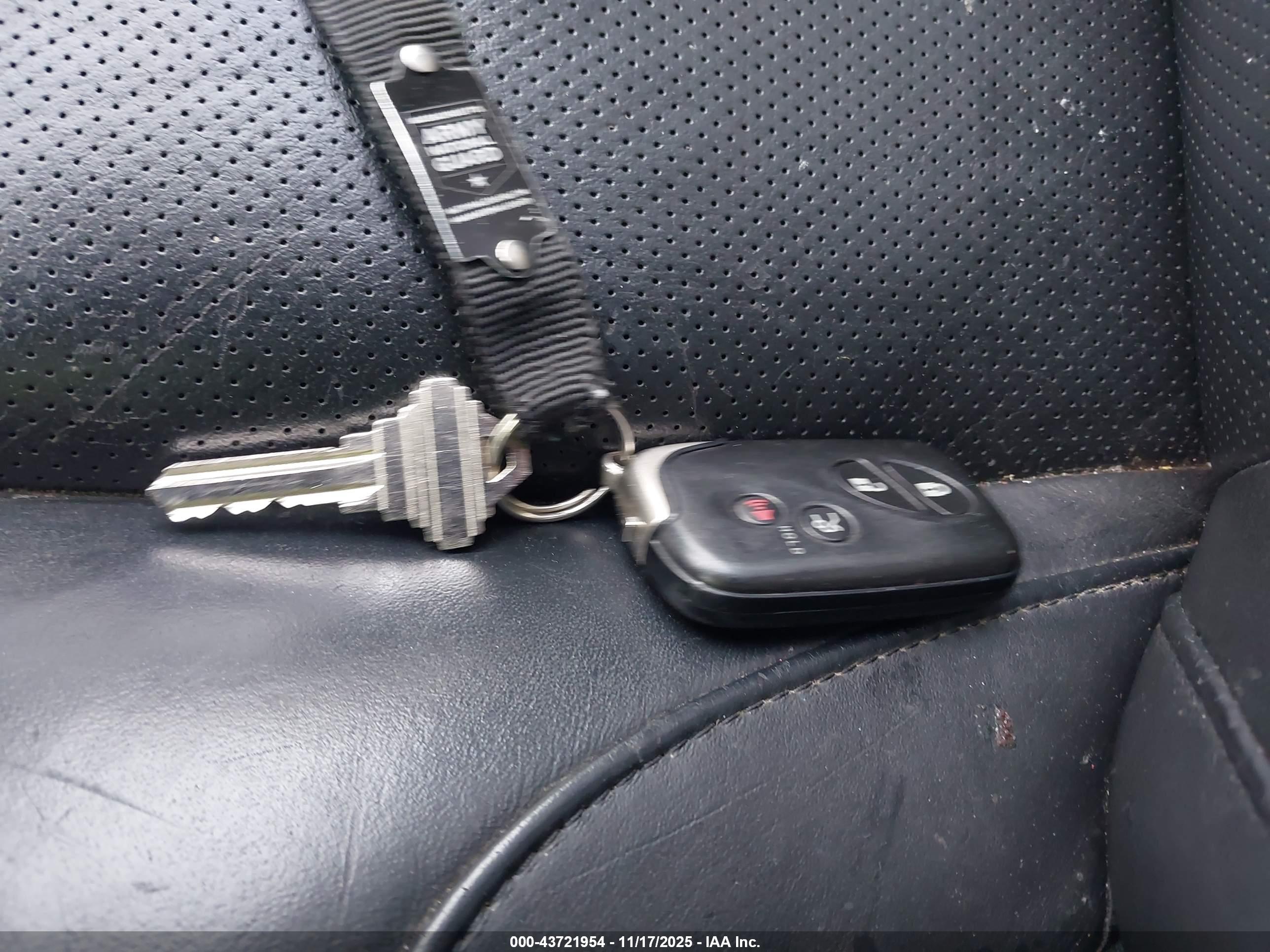 LEXUS IS image 11