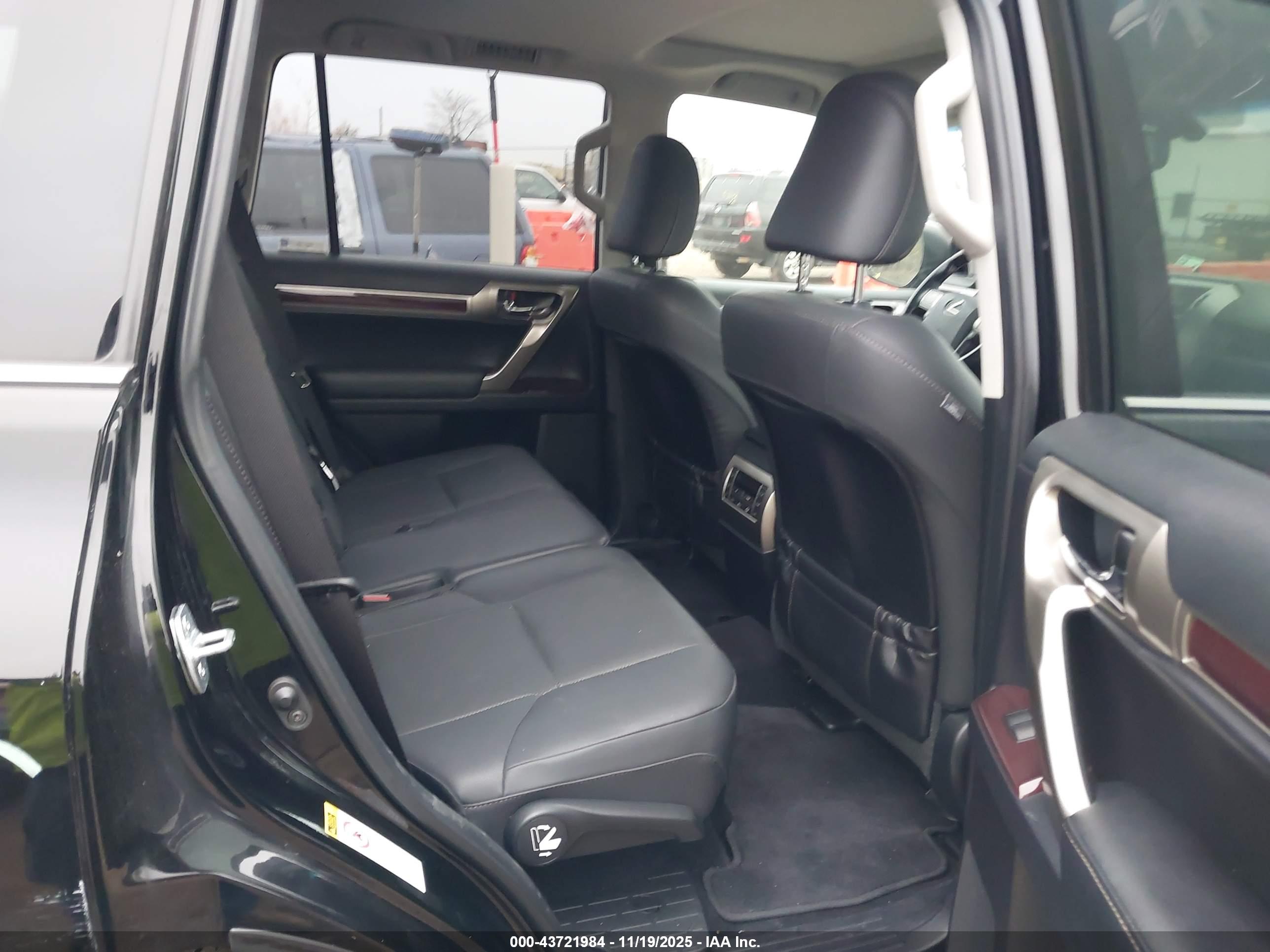 LEXUS GX image 8