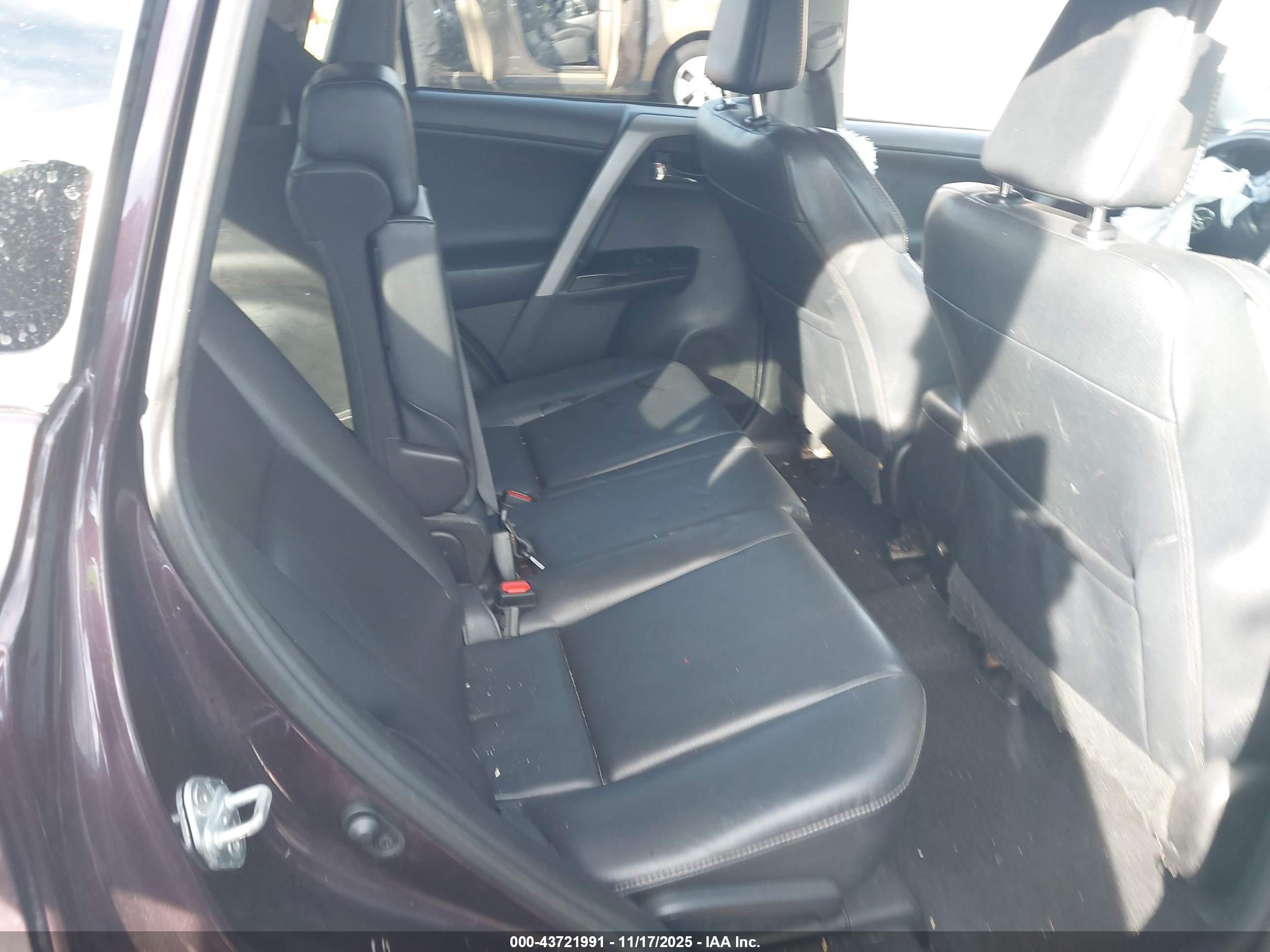 TOYOTA RAV4 image 8