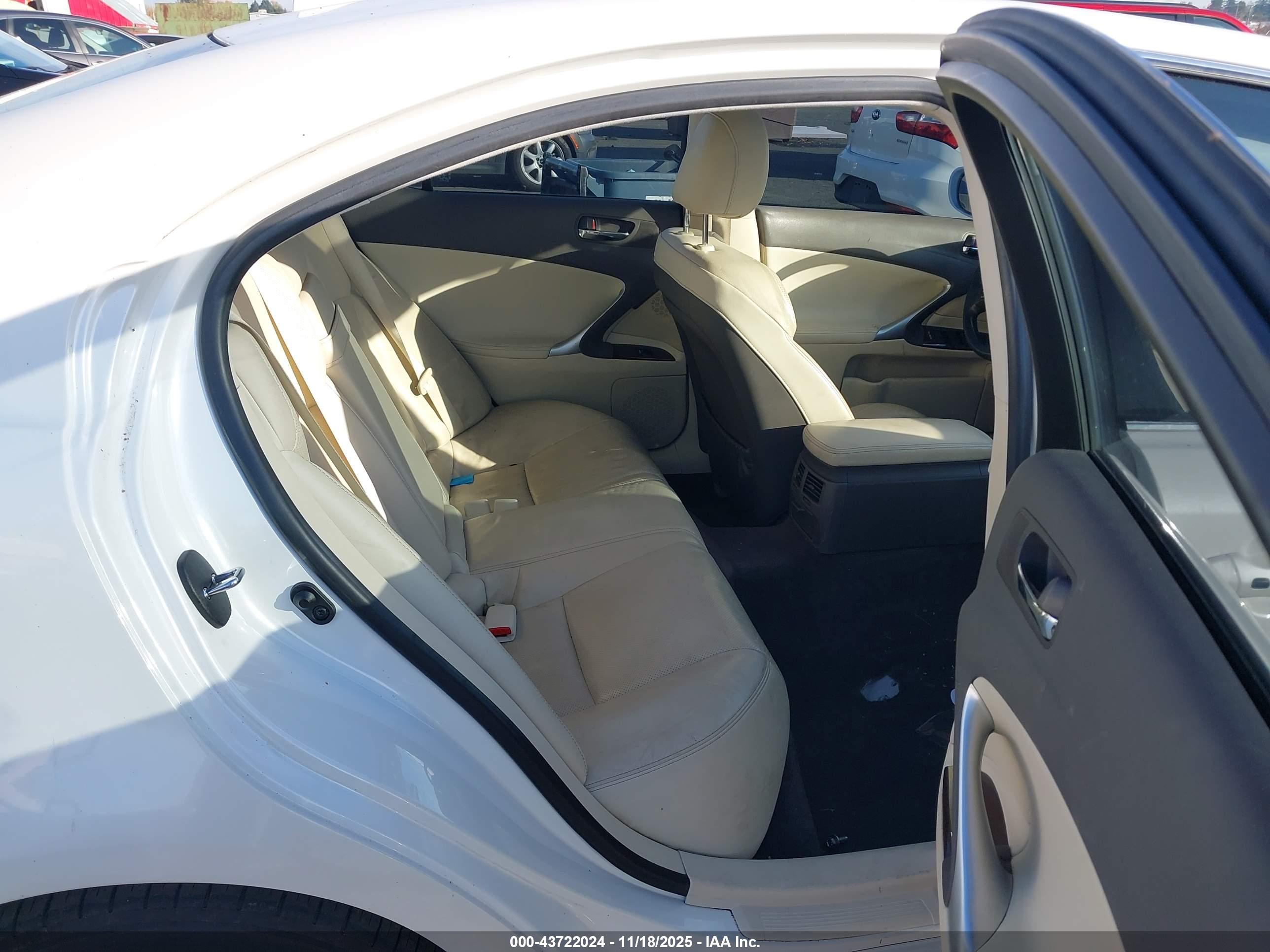 LEXUS IS image 8