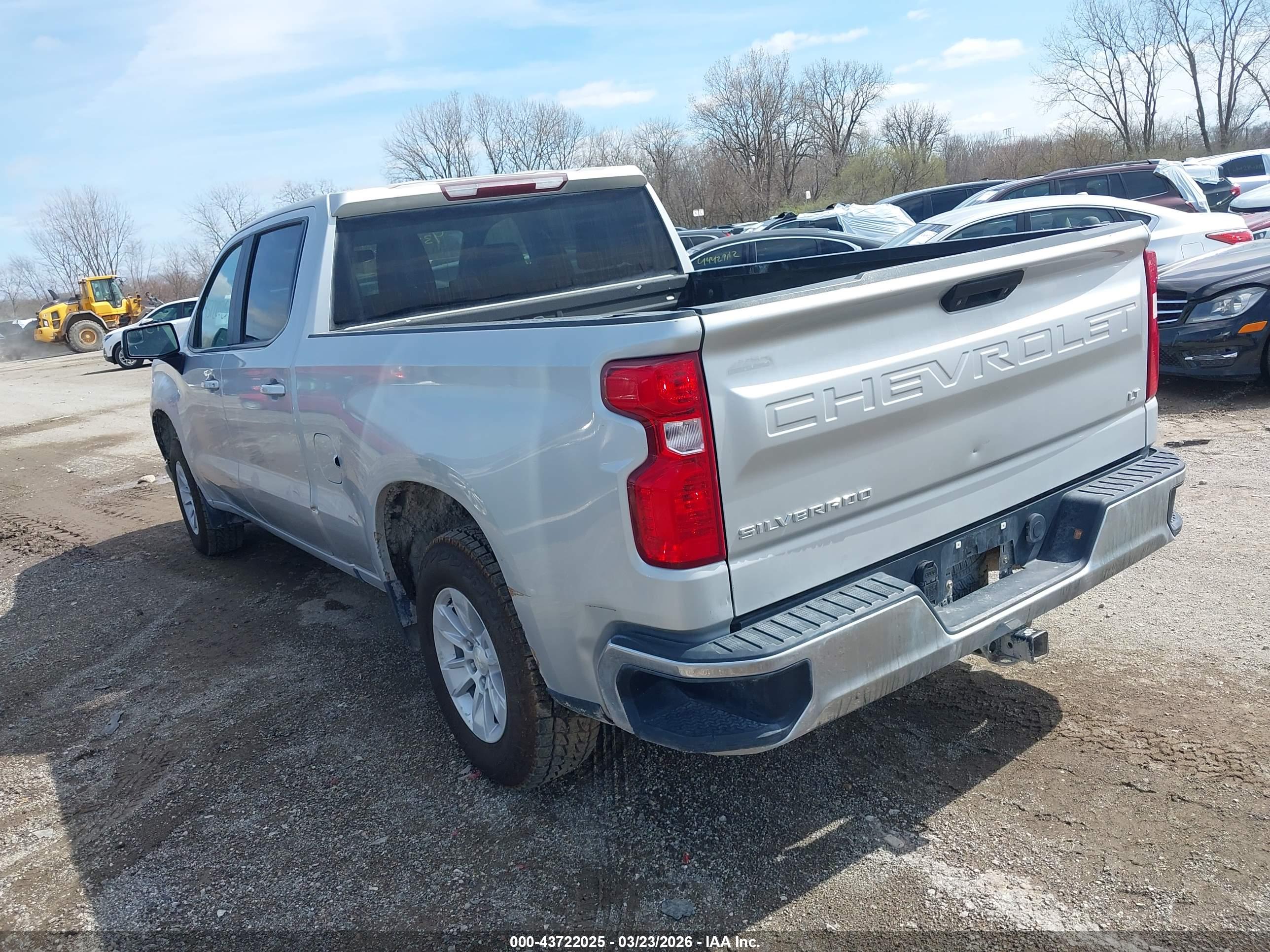 CHEVROLET SILVERADO image 3