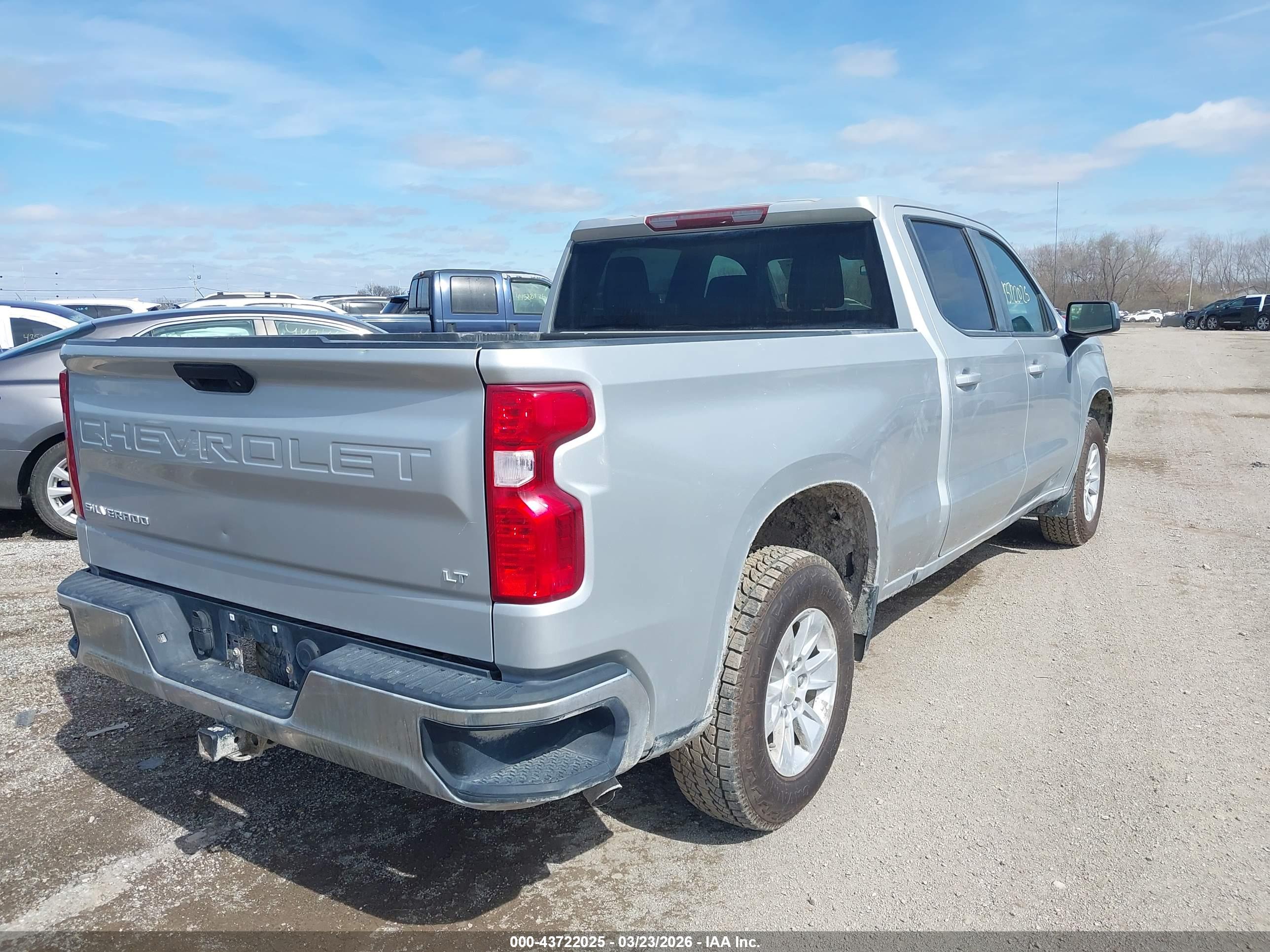 CHEVROLET SILVERADO image 4