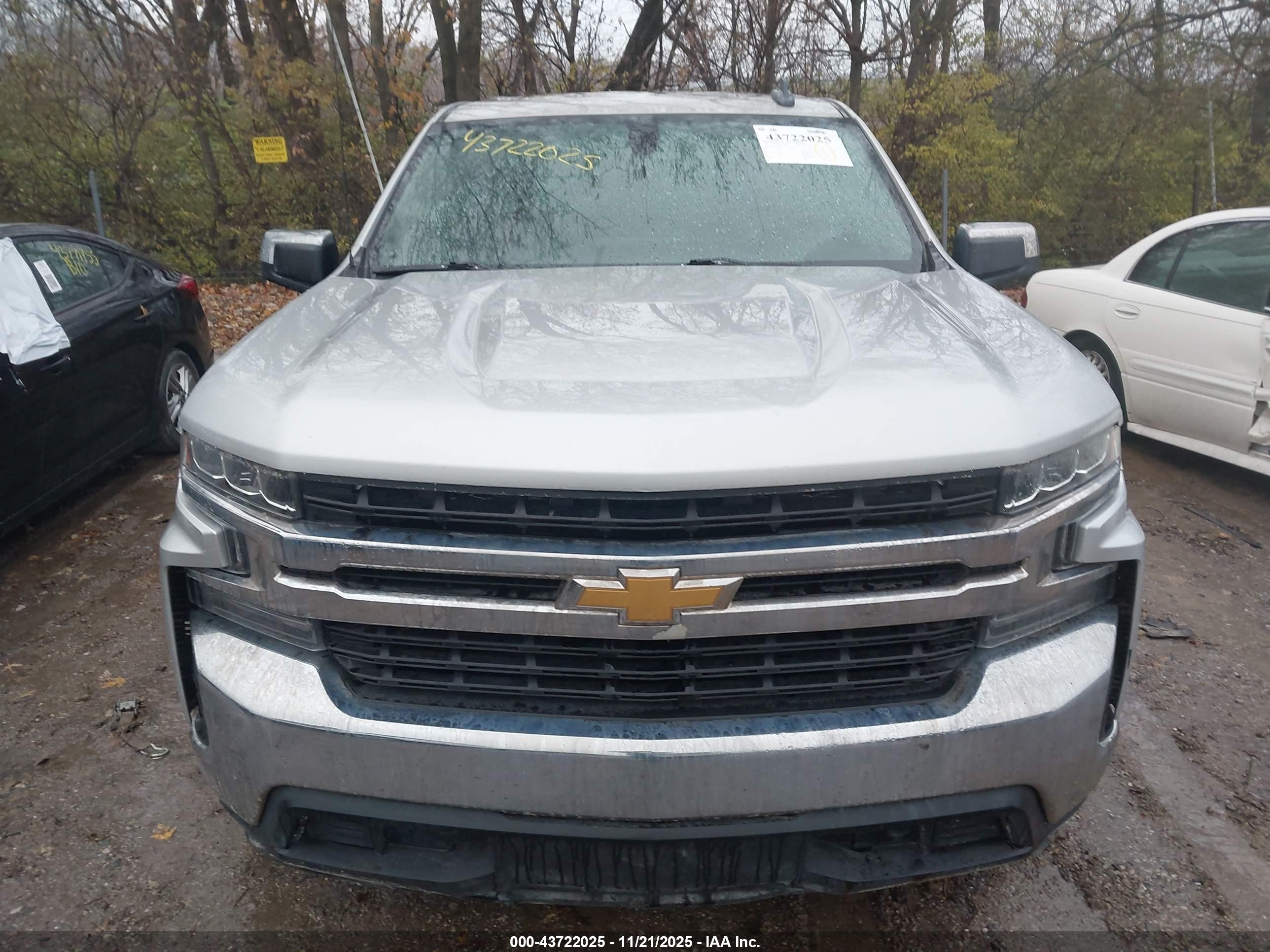 CHEVROLET SILVERADO image 6