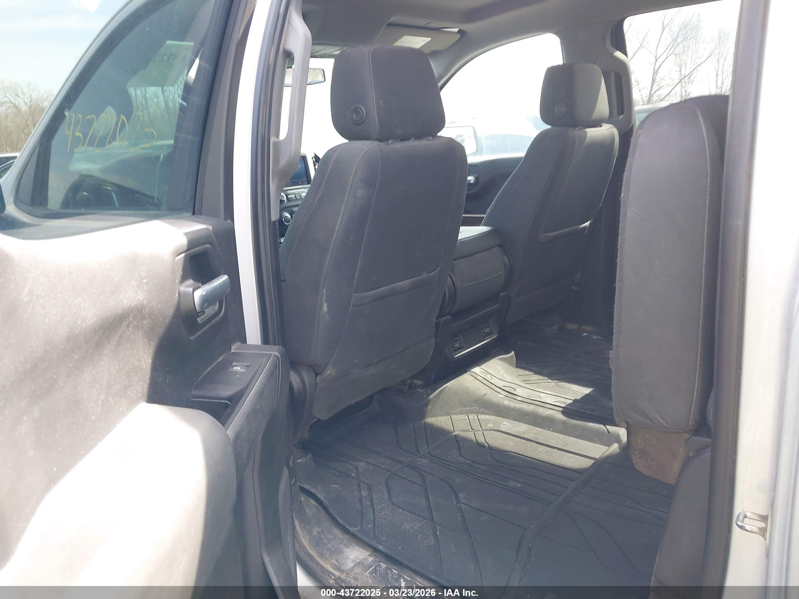 CHEVROLET SILVERADO image 8