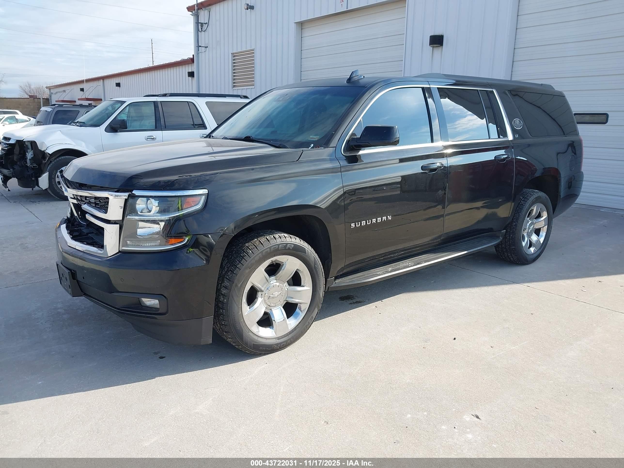 CHEVROLET SUBURBAN image 2