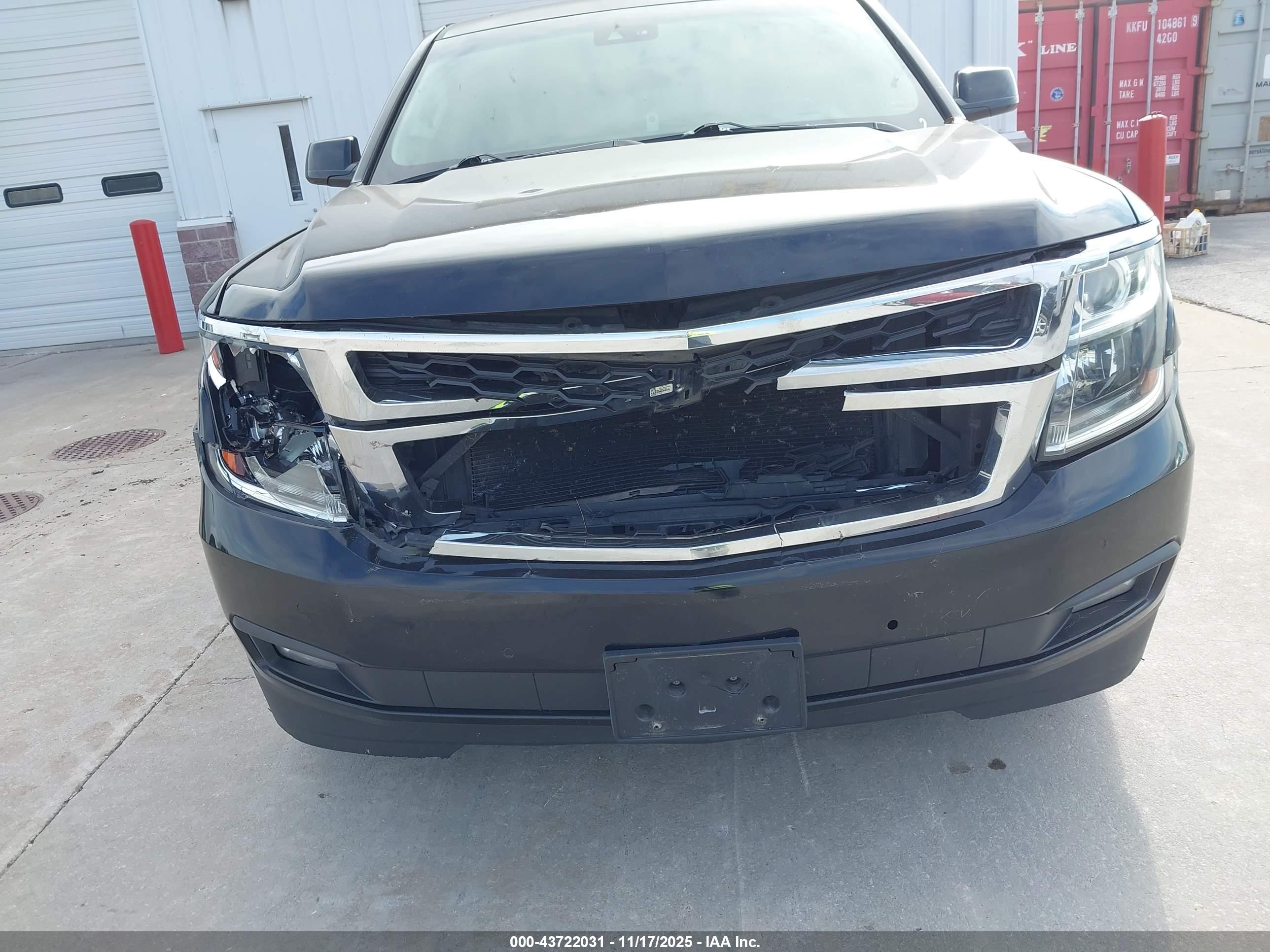 CHEVROLET SUBURBAN image 6