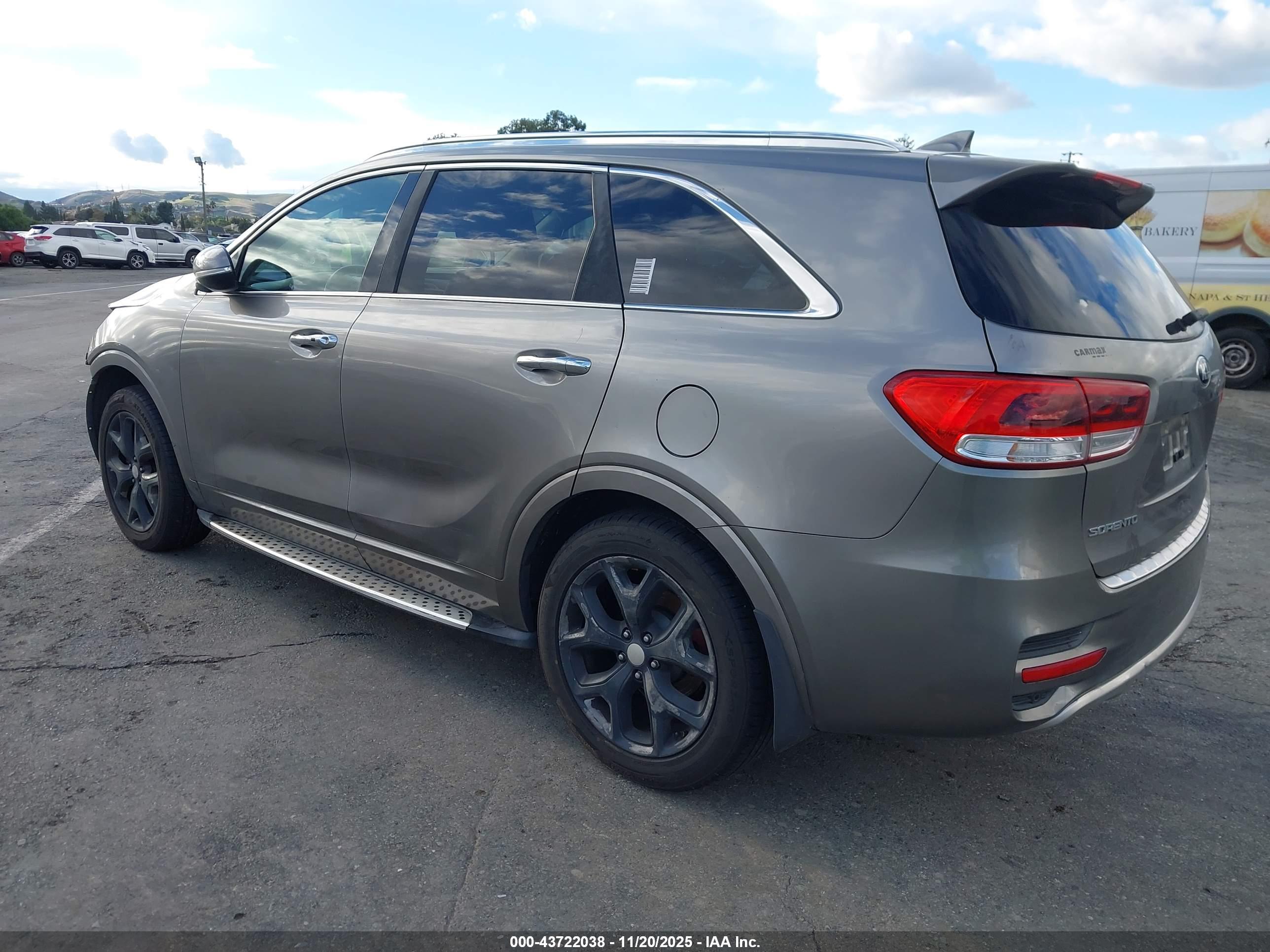 KIA SORENTO image 3