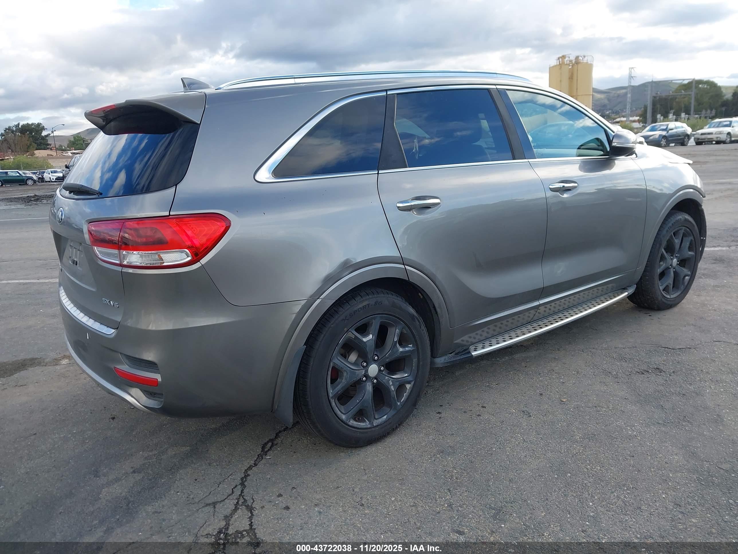 KIA SORENTO image 4