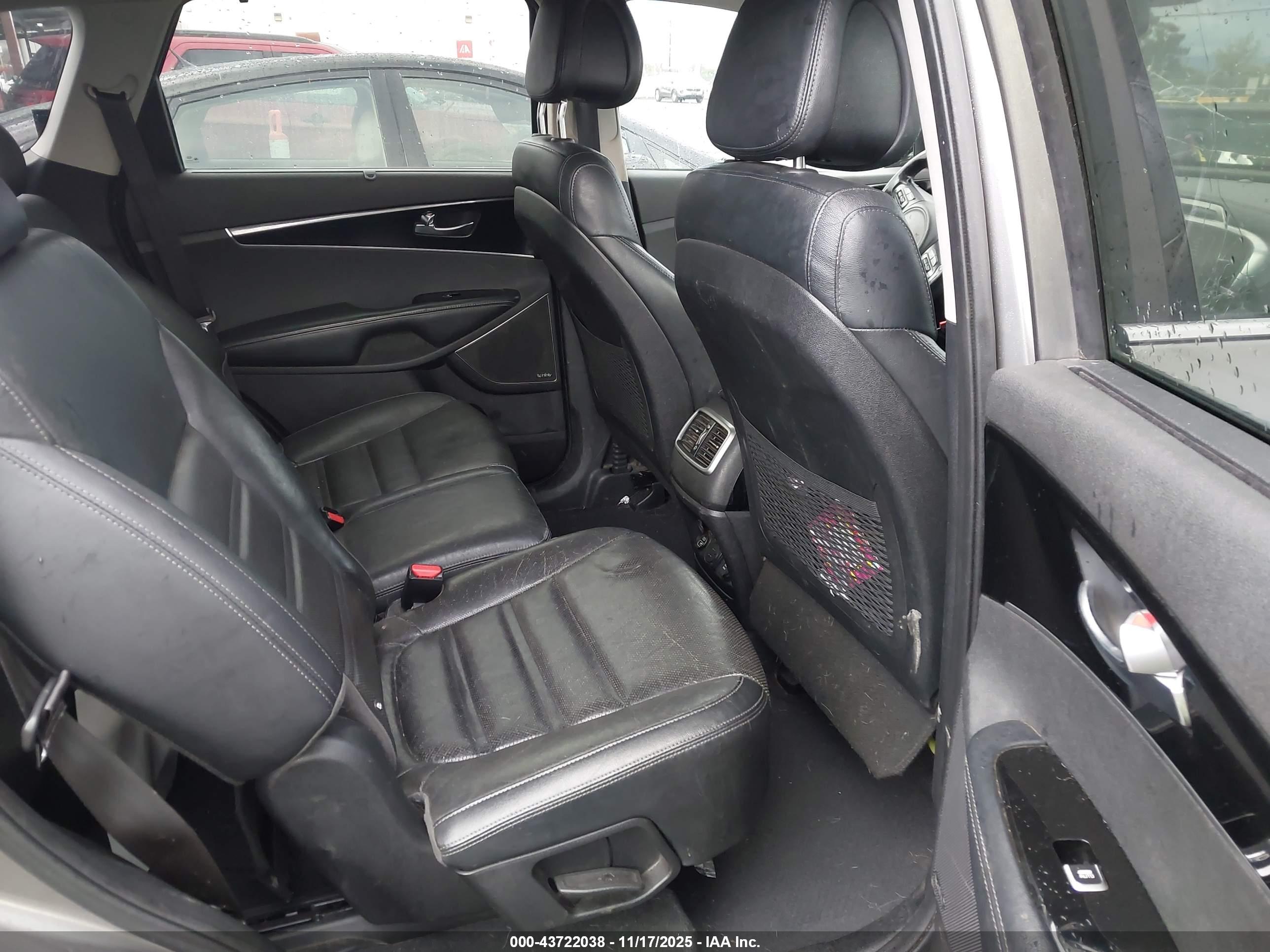 KIA SORENTO image 8