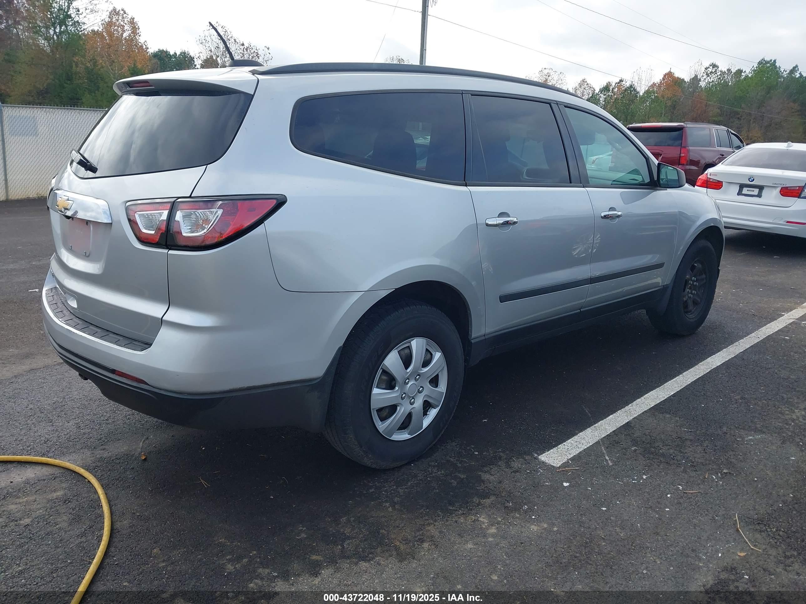 CHEVROLET TRAVERSE image 4