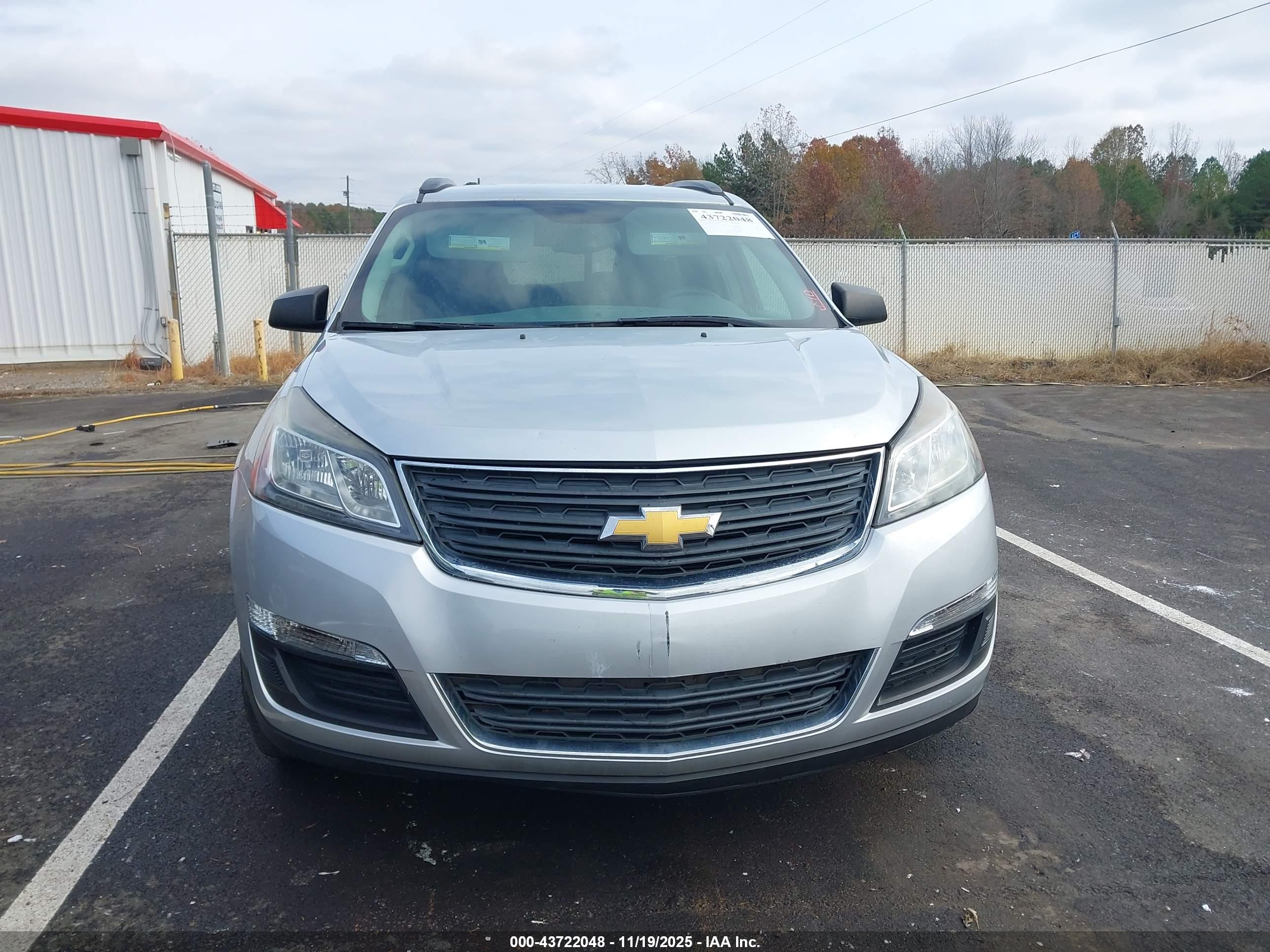 CHEVROLET TRAVERSE image 6