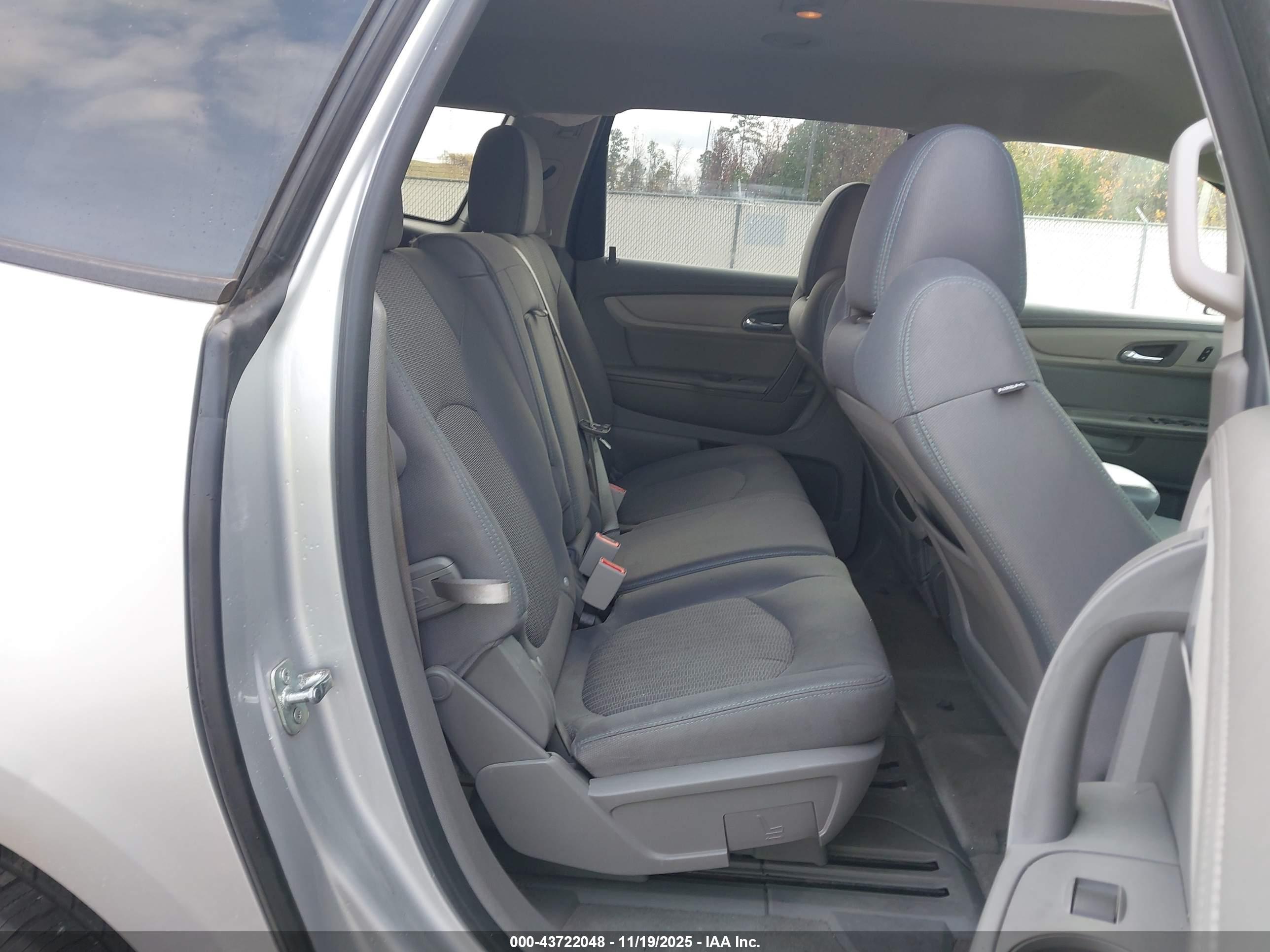 CHEVROLET TRAVERSE image 8