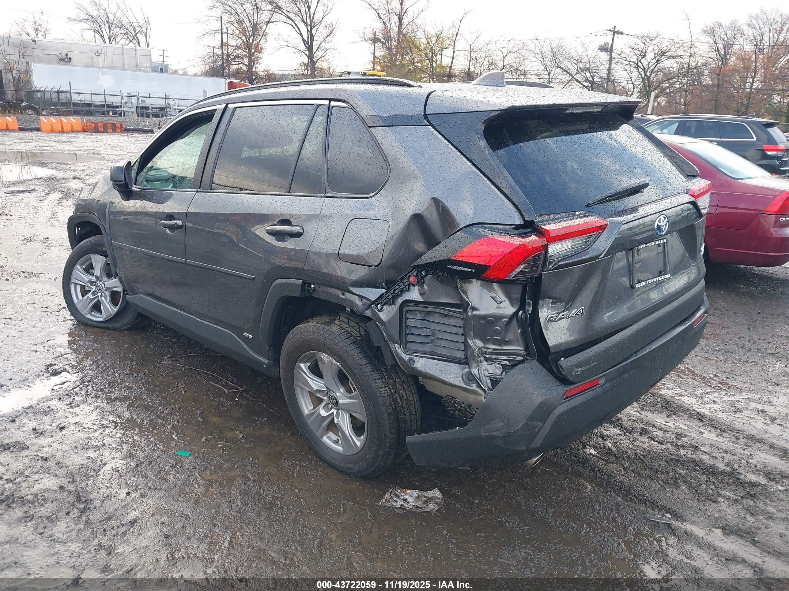 TOYOTA RAV4 image 3