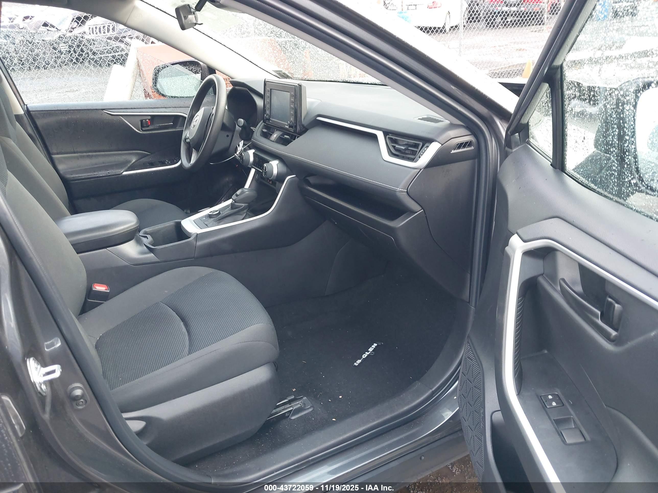 TOYOTA RAV4 image 5