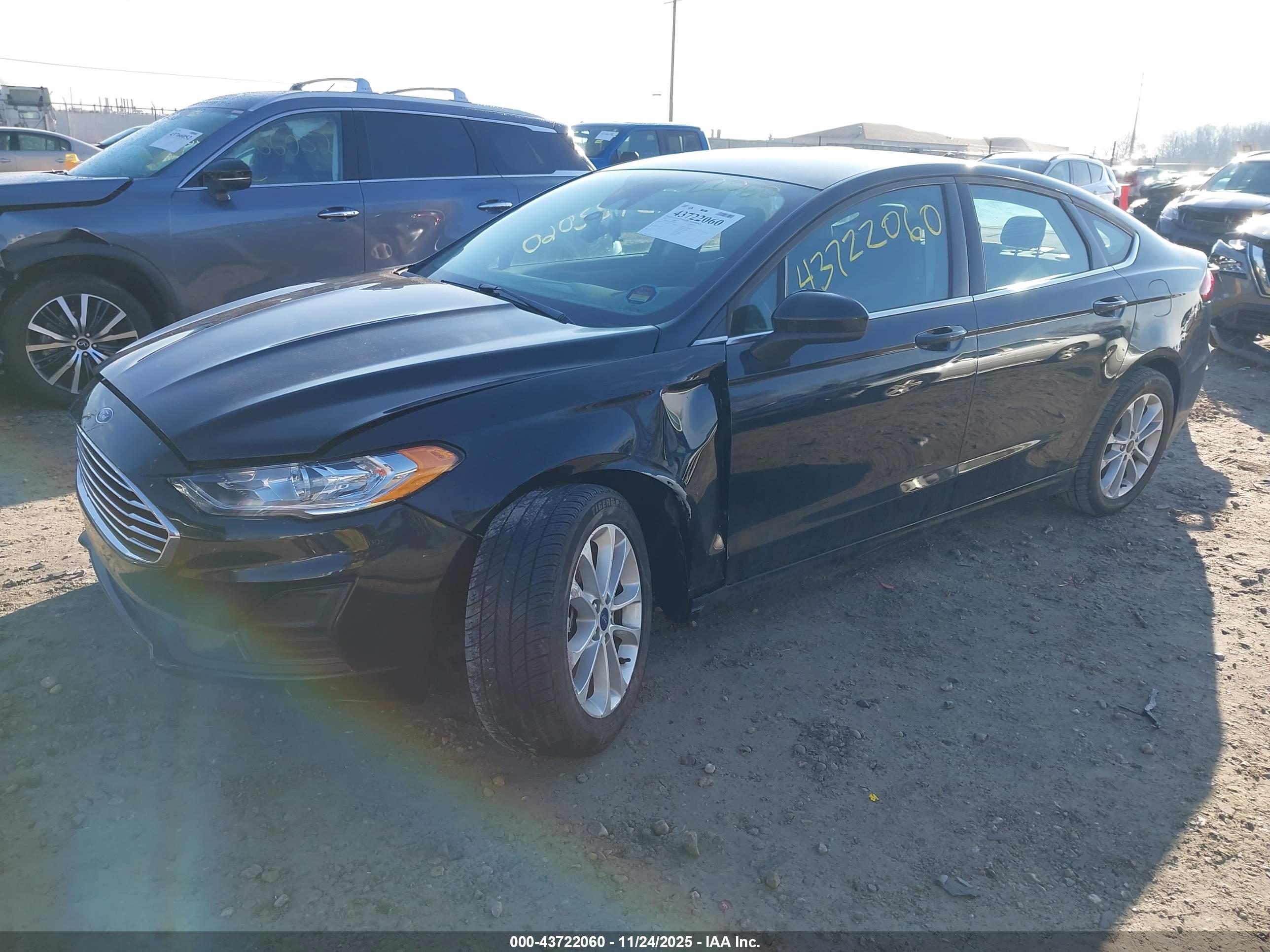 FORD FUSION image 2