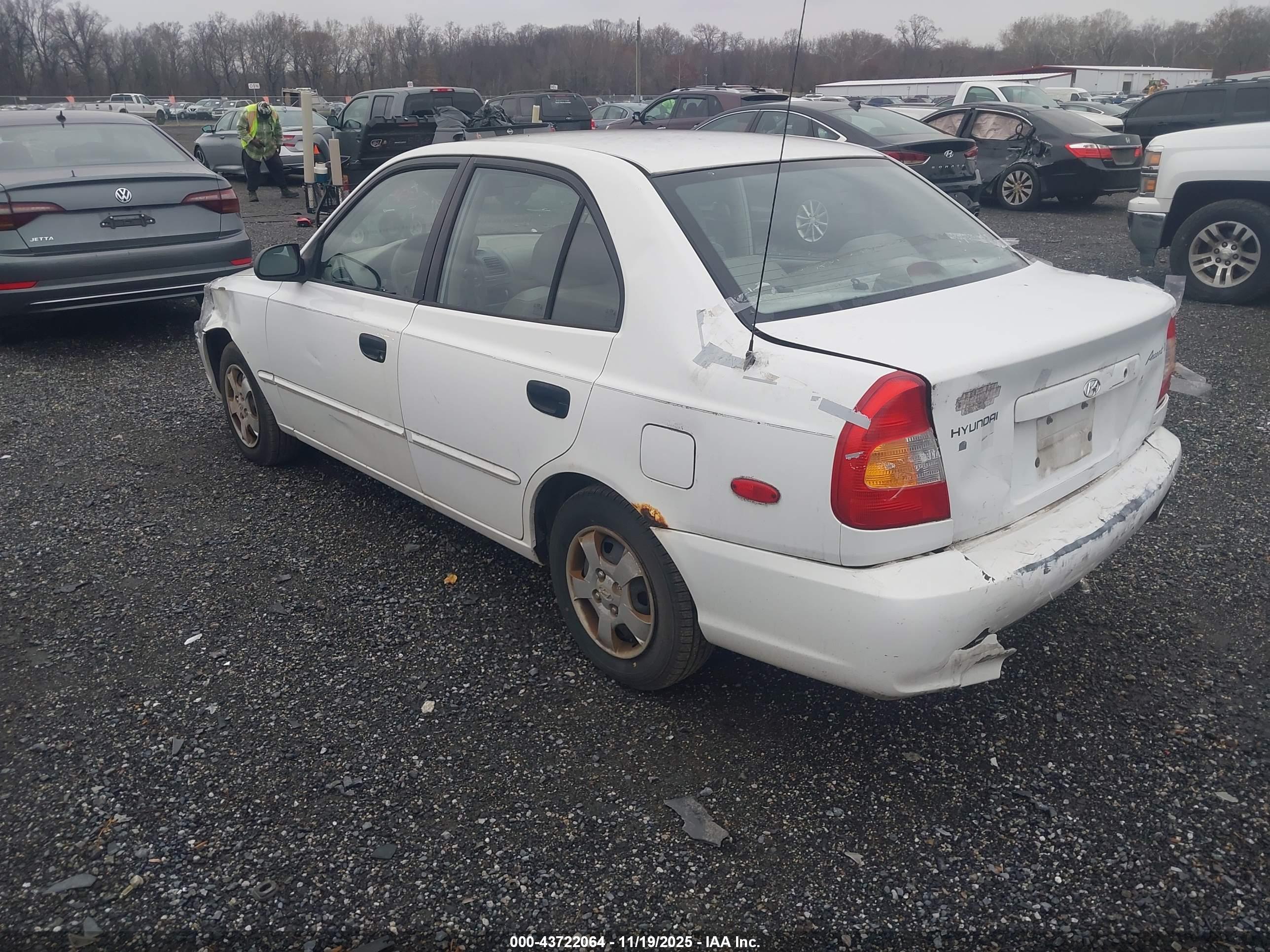 HYUNDAI ACCENT image 3
