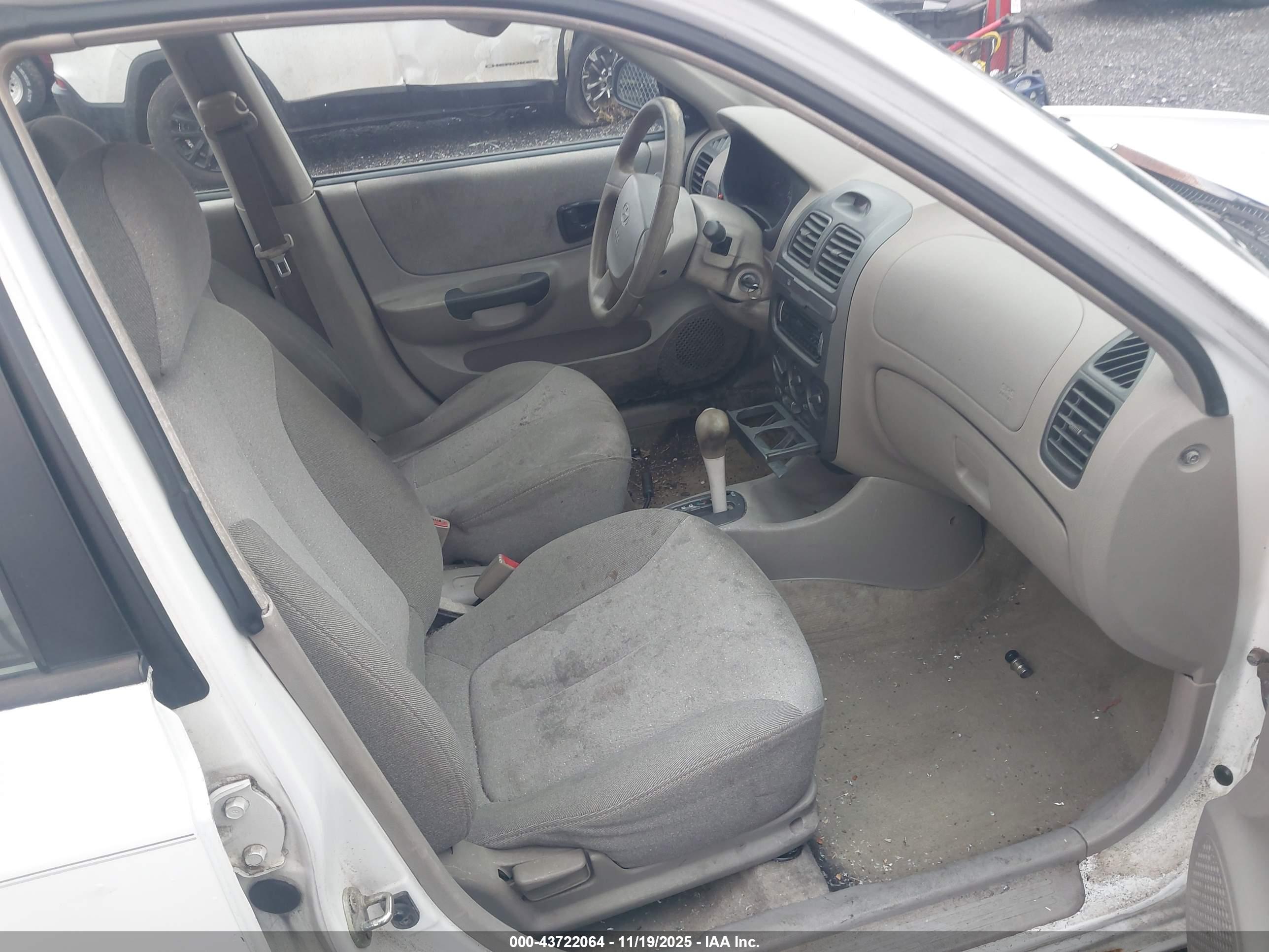 HYUNDAI ACCENT image 5