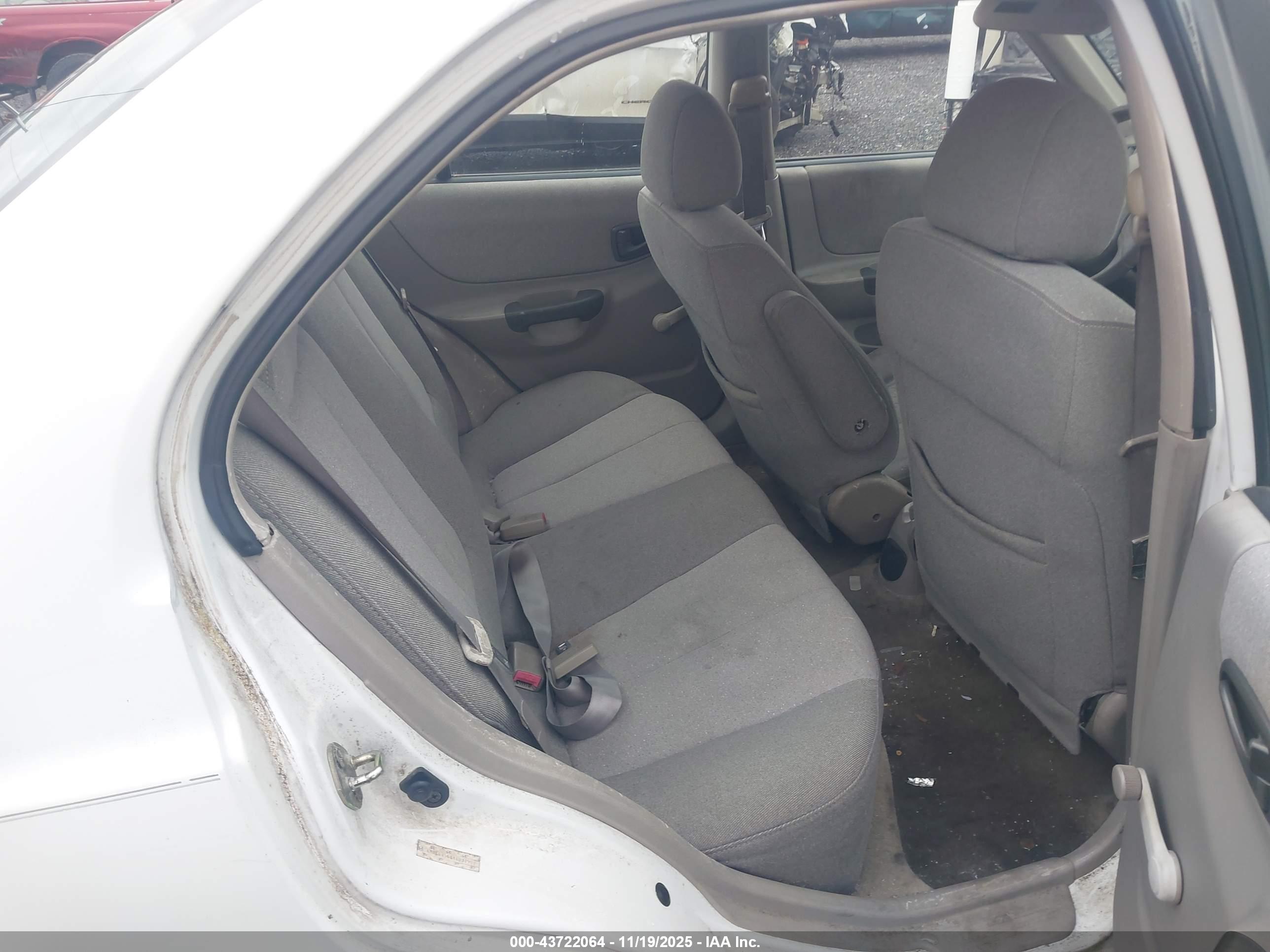 HYUNDAI ACCENT image 8