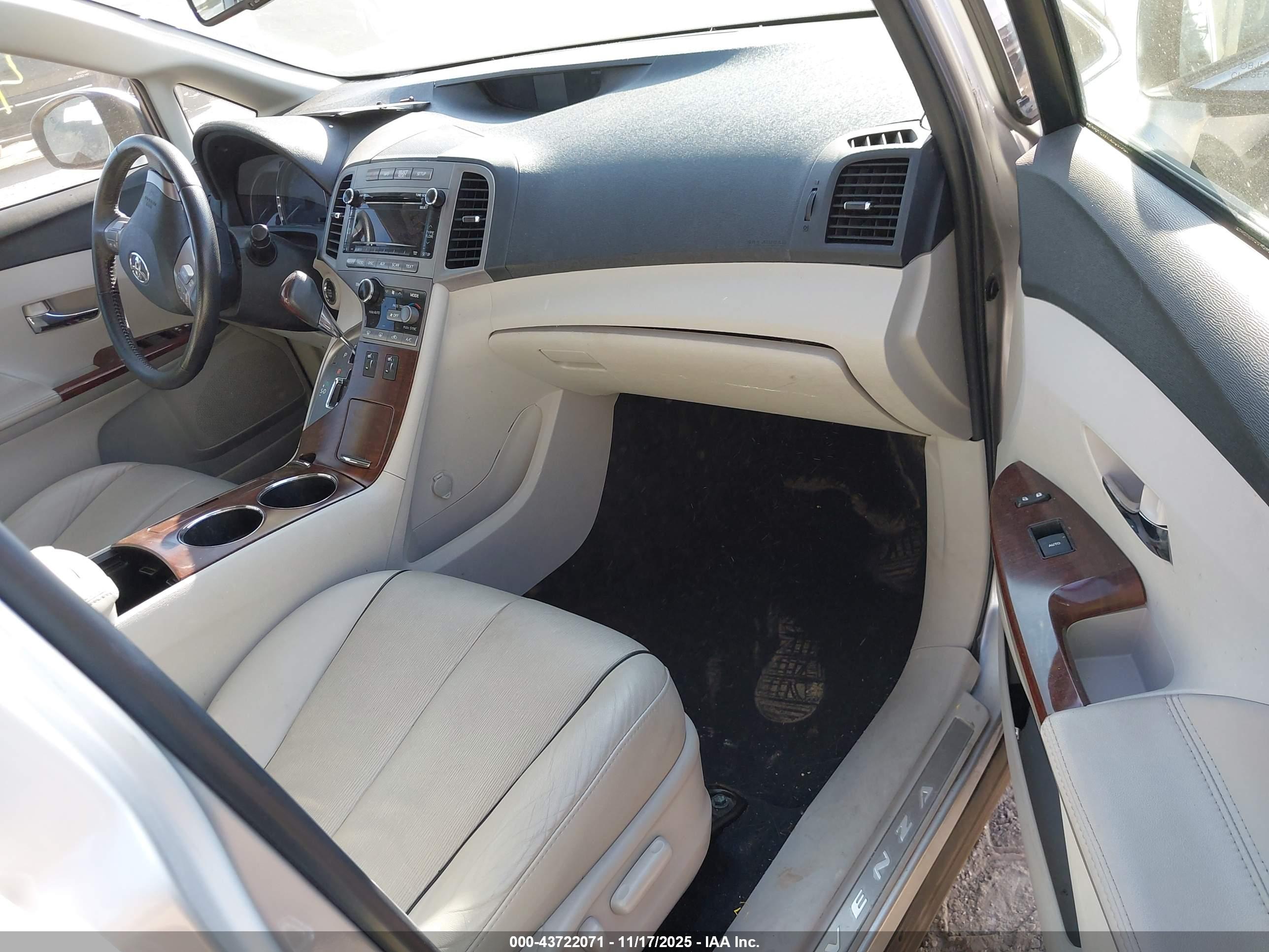 TOYOTA VENZA image 5