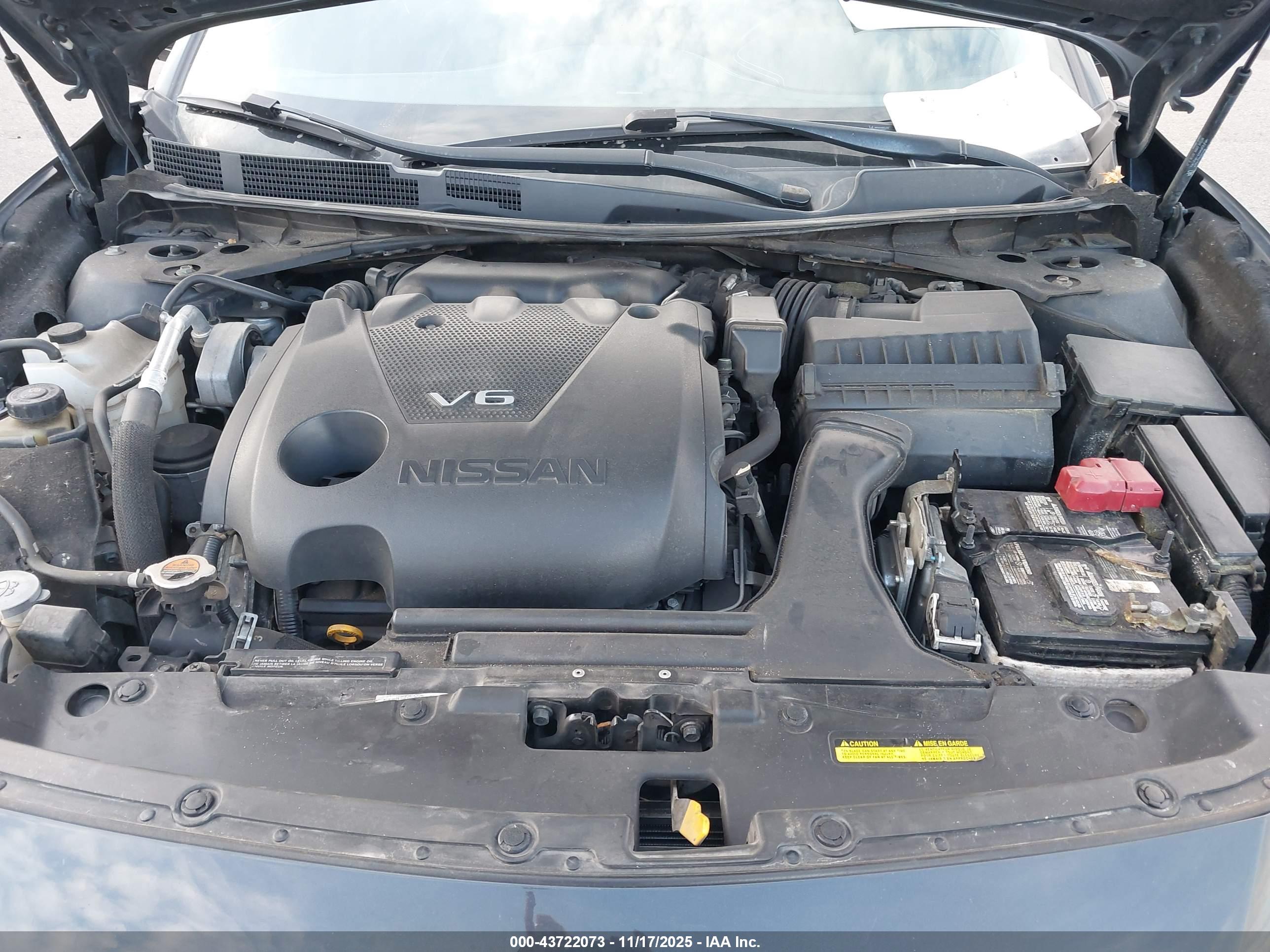 NISSAN MAXIMA image 10