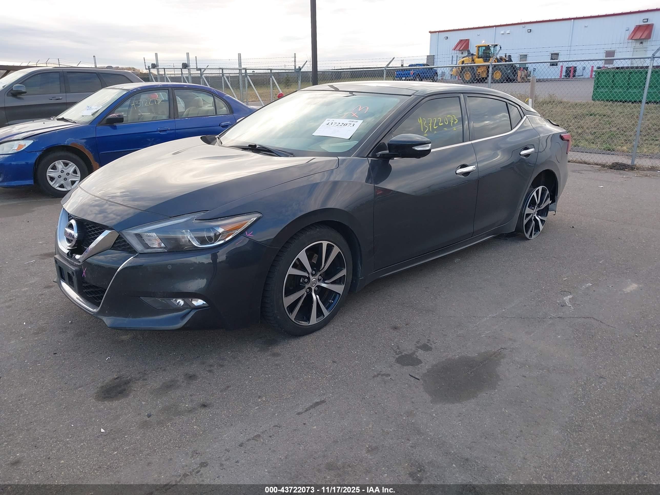 NISSAN MAXIMA image 2