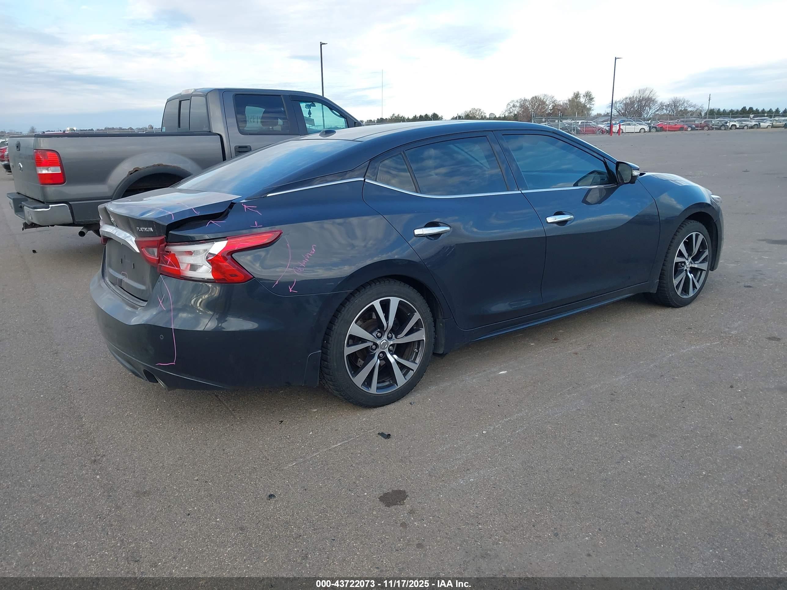 NISSAN MAXIMA image 4