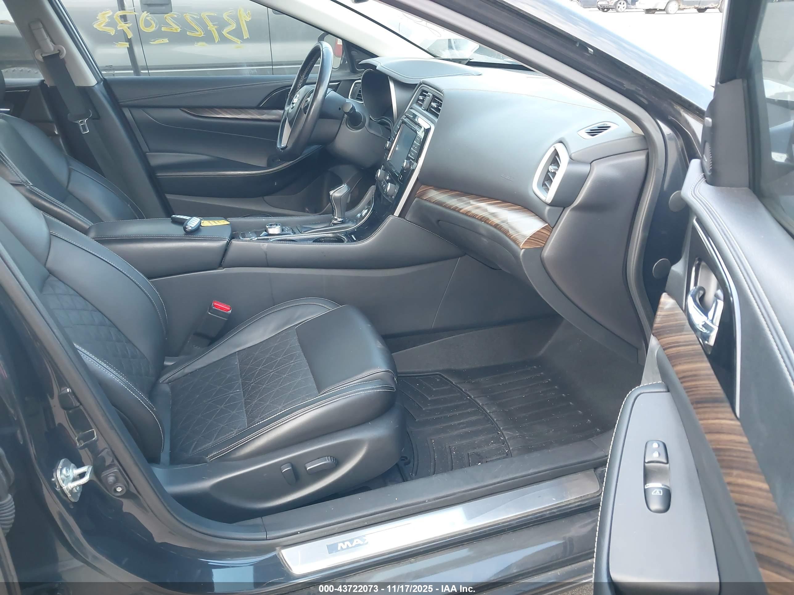 NISSAN MAXIMA image 5