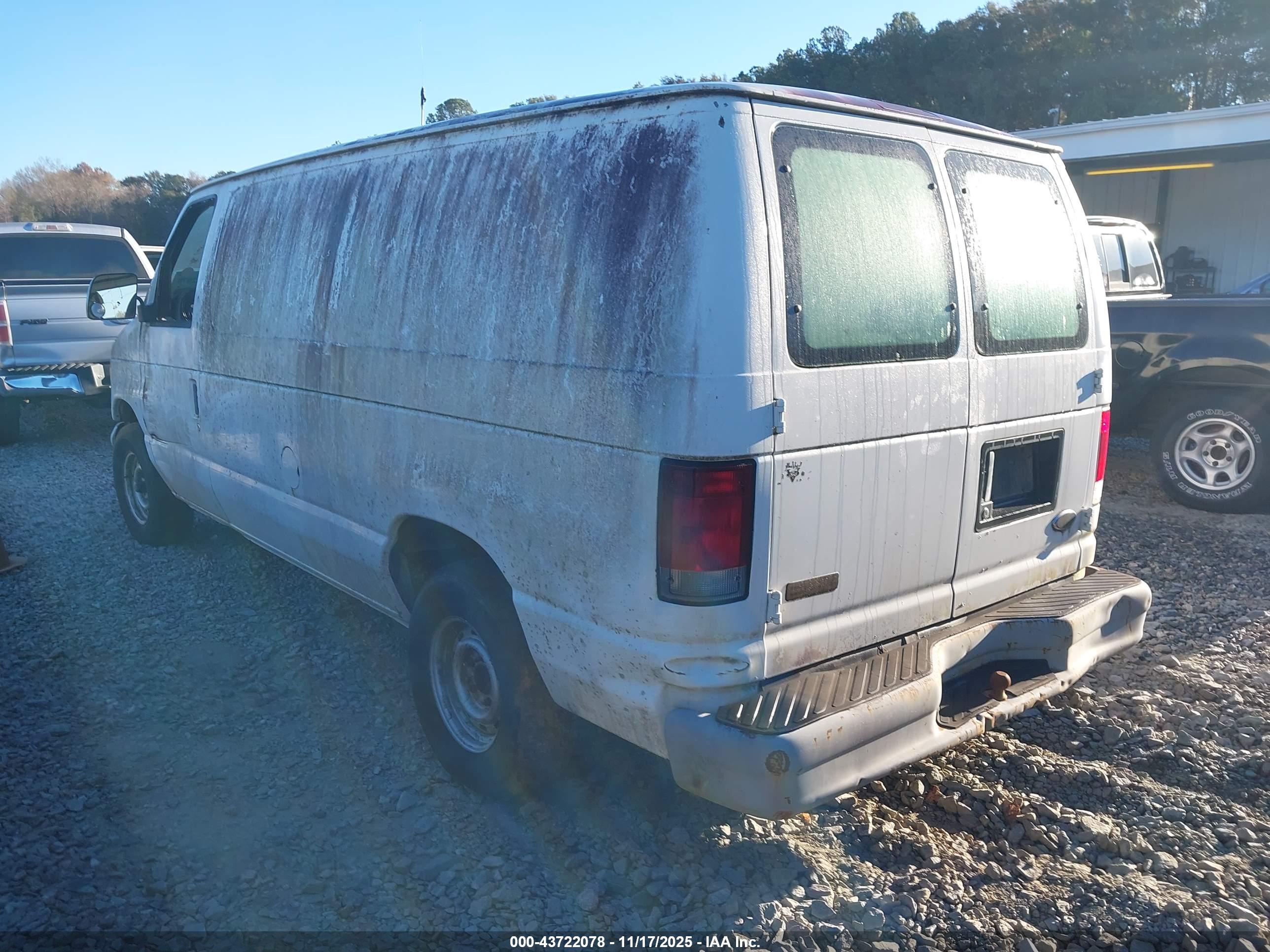 FORD E-150 image 3