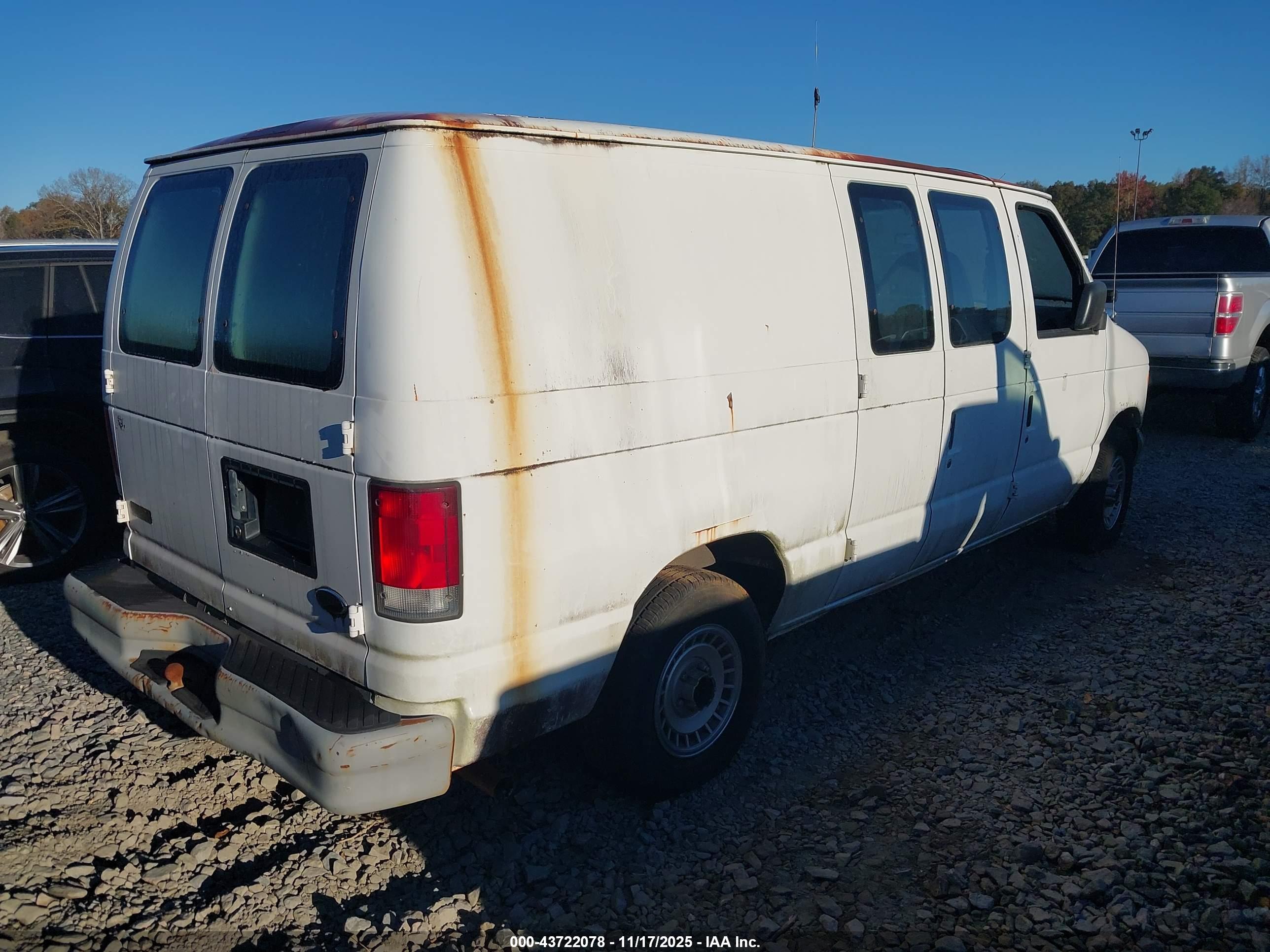 FORD E-150 image 4