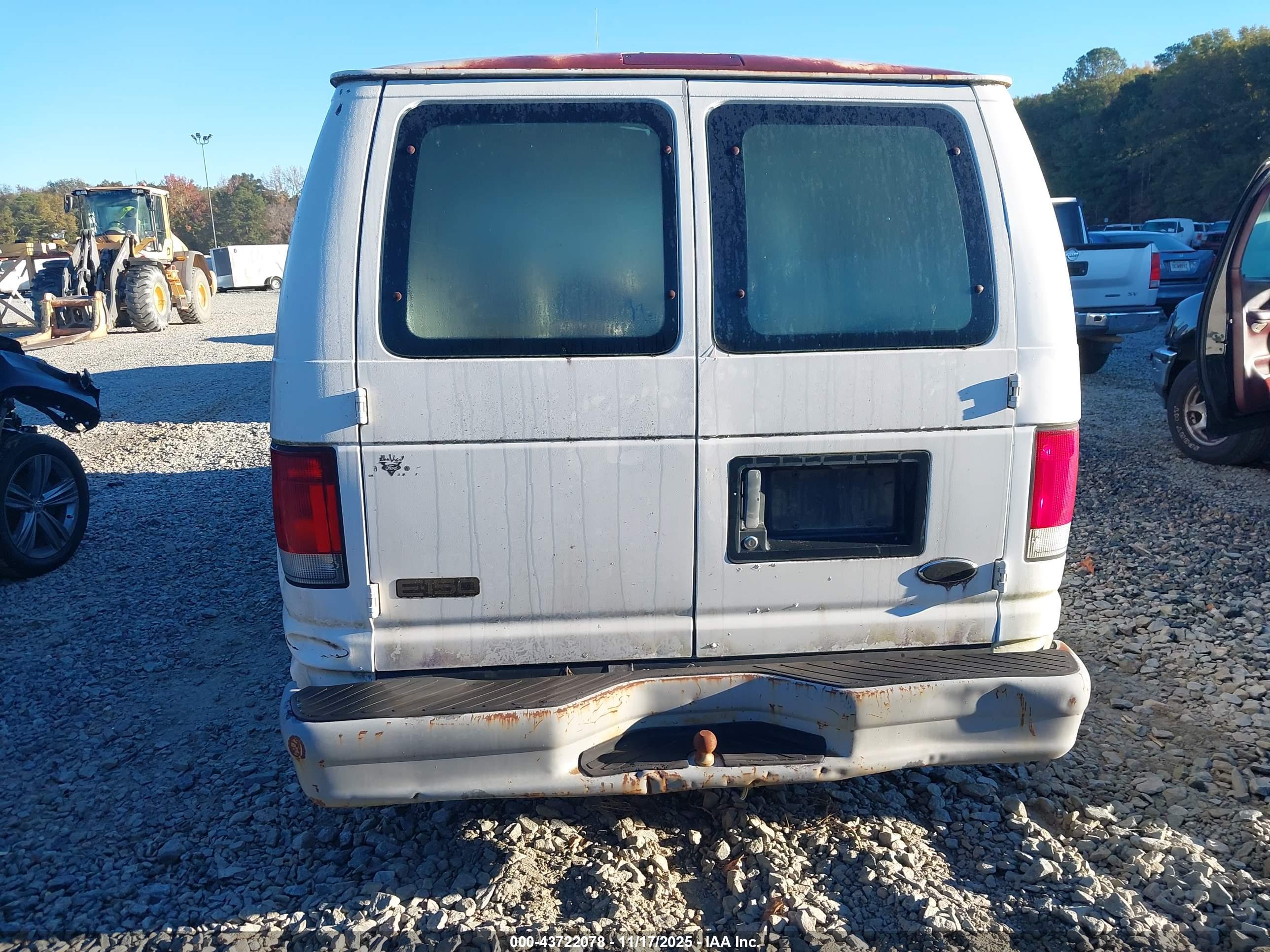 FORD E-150 image 6